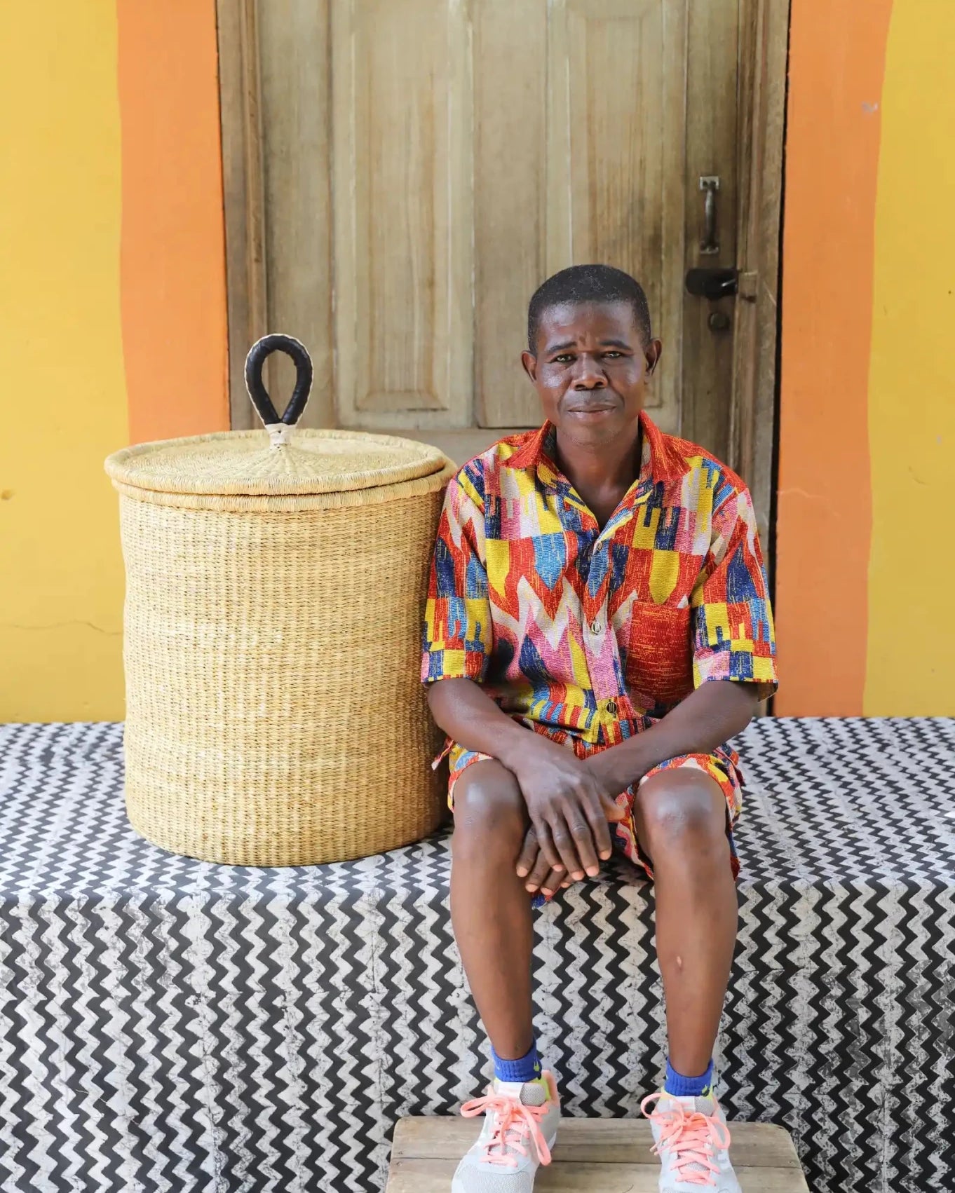 Lidded Laundry Basket with coil (Medium) by The Baba Tree. Handwoven elephant grass with leather handle. Premium Bolgatanga artisan decor.