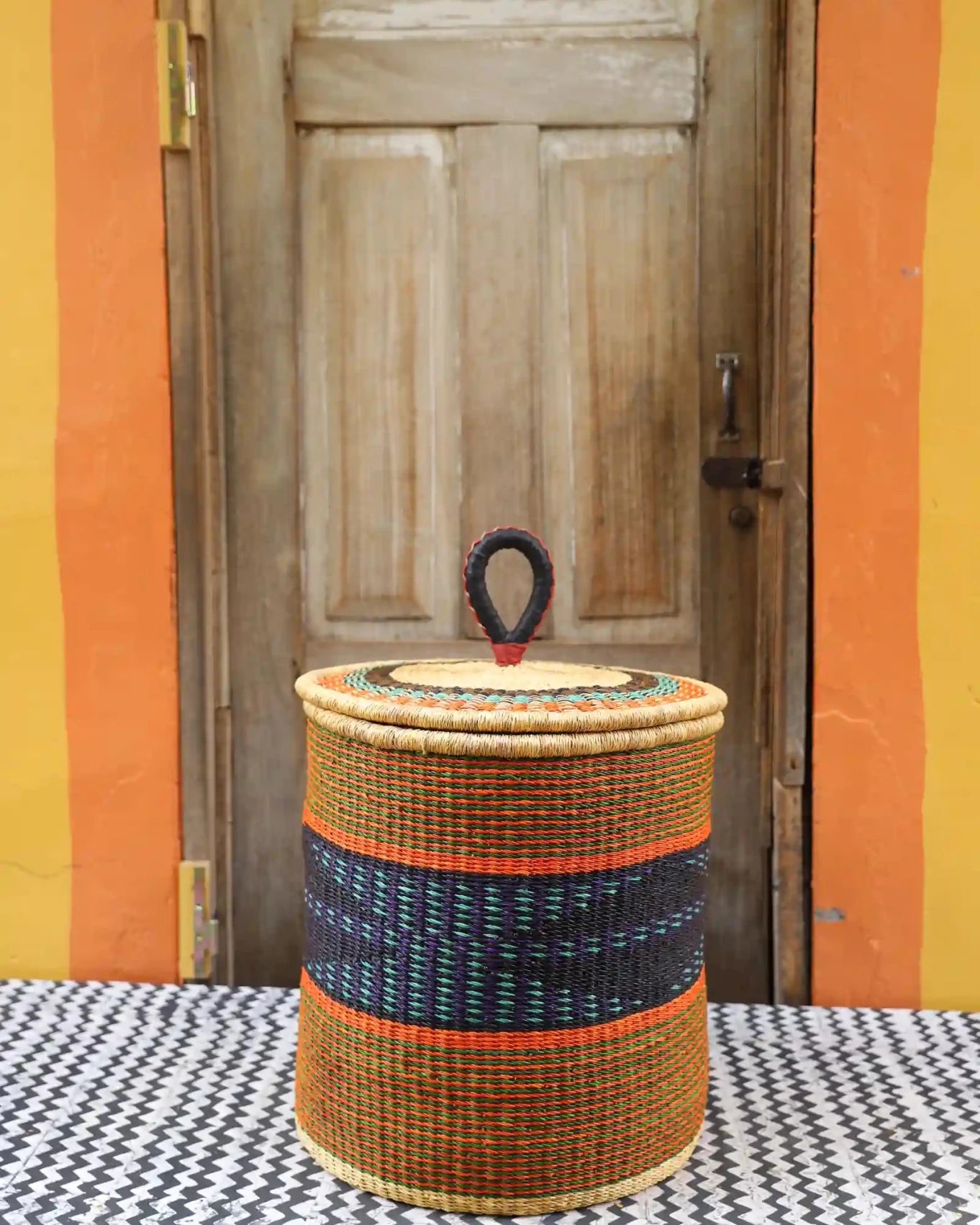 Lidded Laundry Basket with coil (Medium) by The Baba Tree. Handwoven elephant grass with leather handle. Premium Bolgatanga artisan decor.