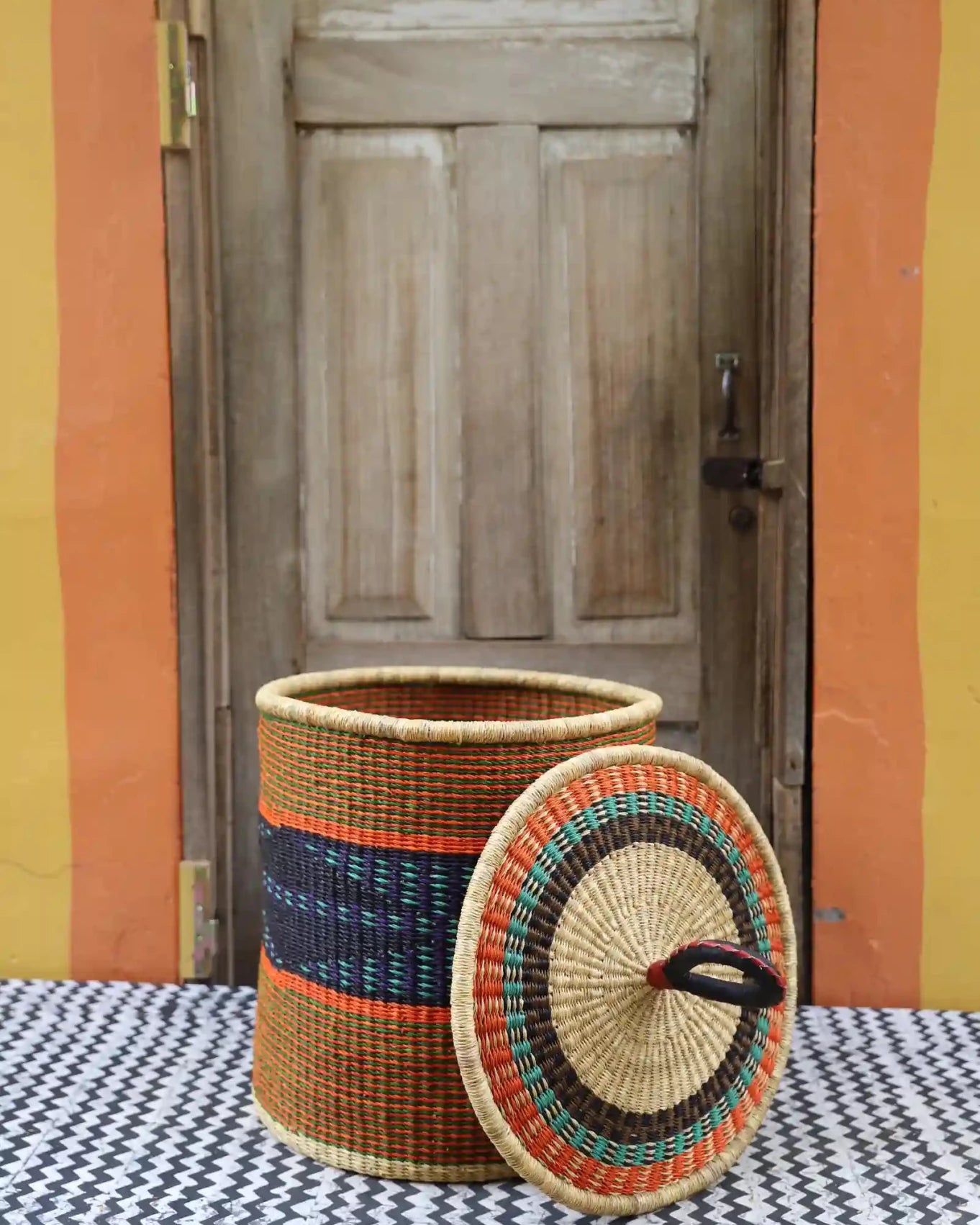 Lidded Laundry Basket with coil (Medium) by The Baba Tree. Handwoven elephant grass with leather handle. Premium Bolgatanga artisan decor.