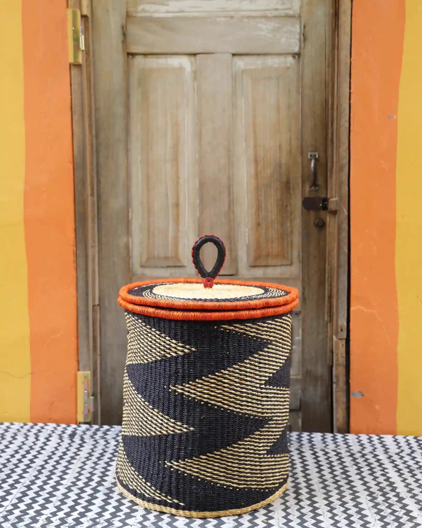 Lidded Laundry Basket with coil (Medium) by The Baba Tree. Handwoven elephant grass with leather handle. Premium Bolgatanga artisan decor.