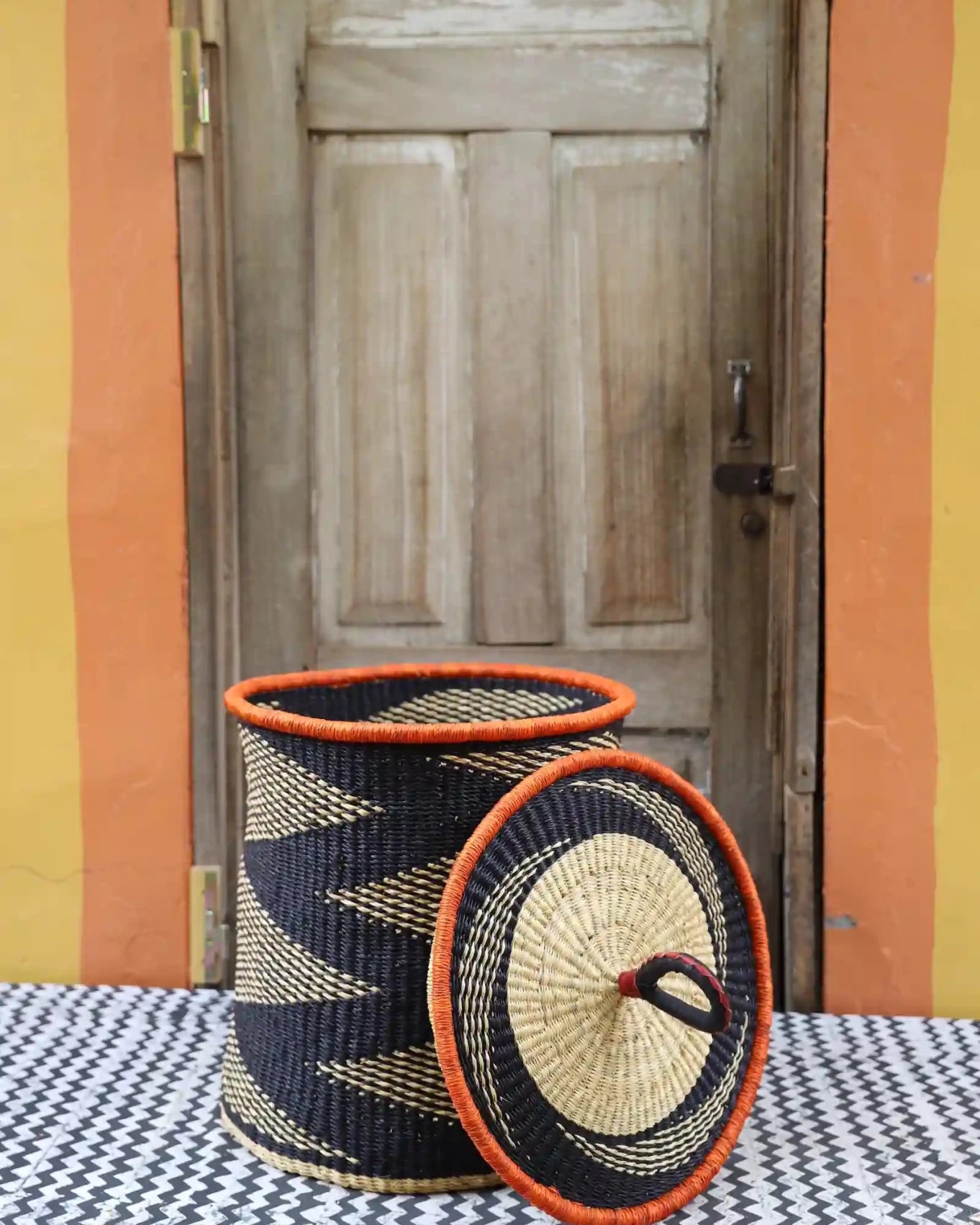 Lidded Laundry Basket with coil (Medium) by The Baba Tree. Handwoven elephant grass with leather handle. Premium Bolgatanga artisan decor.