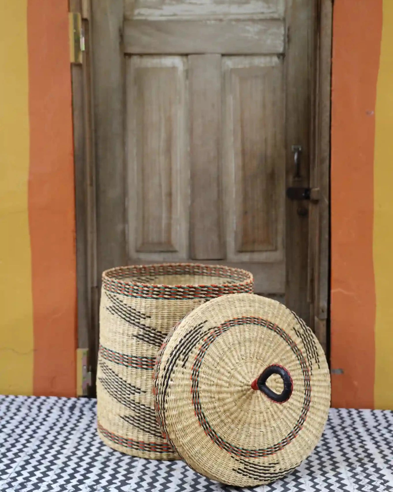 Lidded Laundry Basket (Medium) by The Baba Tree. Handwoven elephant grass with leather handle. Premium Bolgatanga artisan decor.l