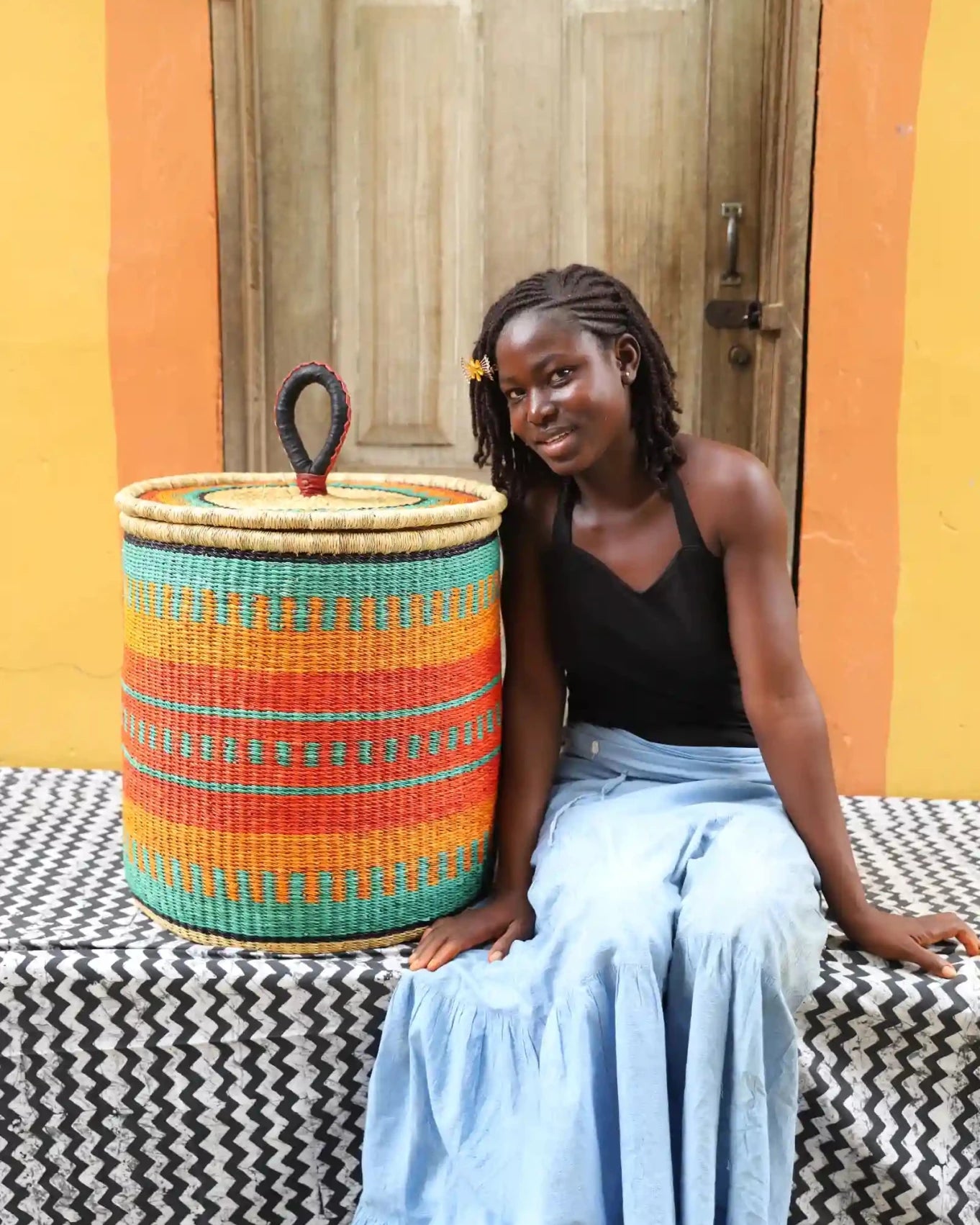 Lidded Laundry Basket with coil (Medium) by The Baba Tree. Handwoven elephant grass with leather handle. Premium Bolgatanga artisan decor.