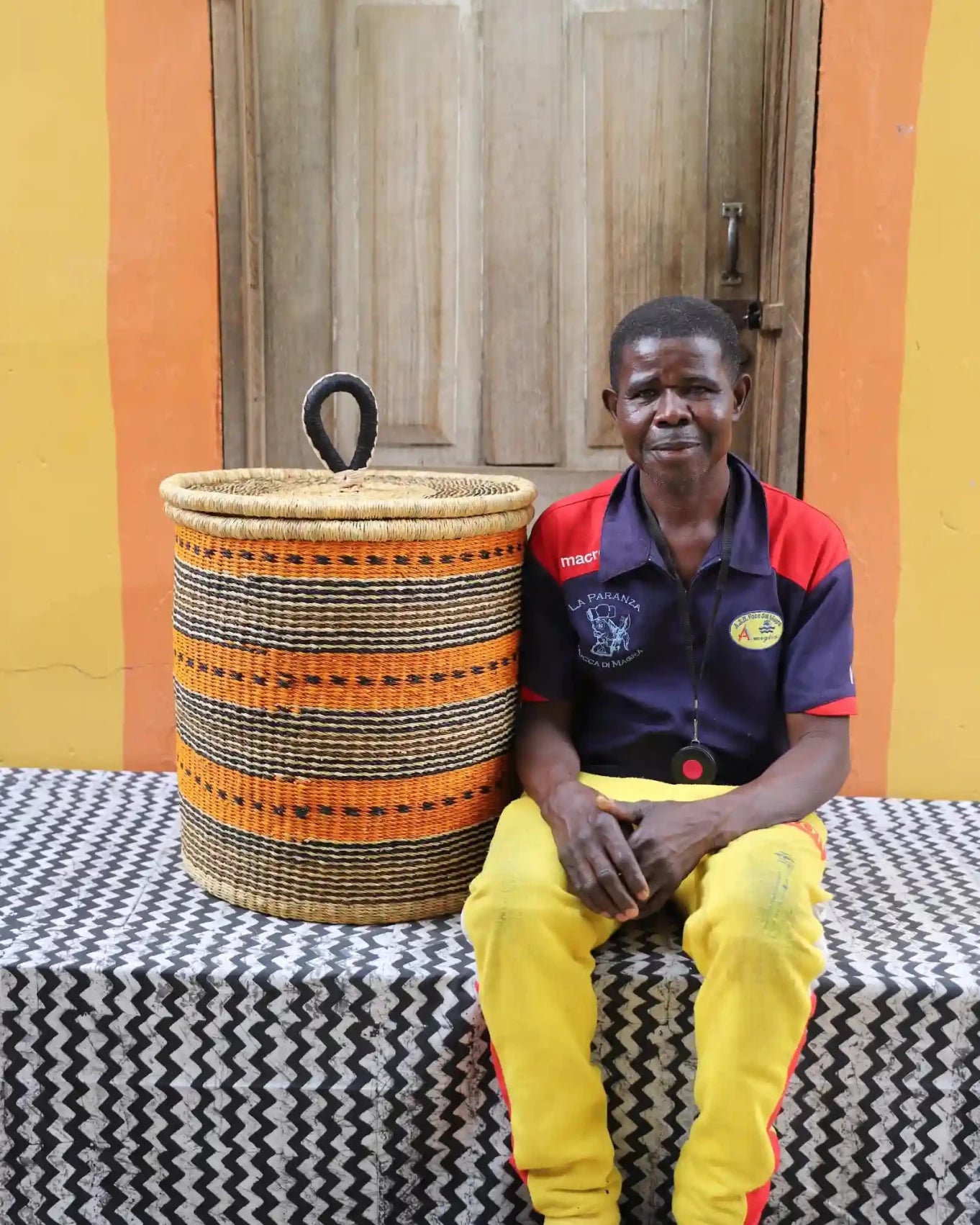 Lidded Laundry Basket with coil (Medium) by The Baba Tree. Handwoven elephant grass with leather handle. Premium Bolgatanga artisan decor.