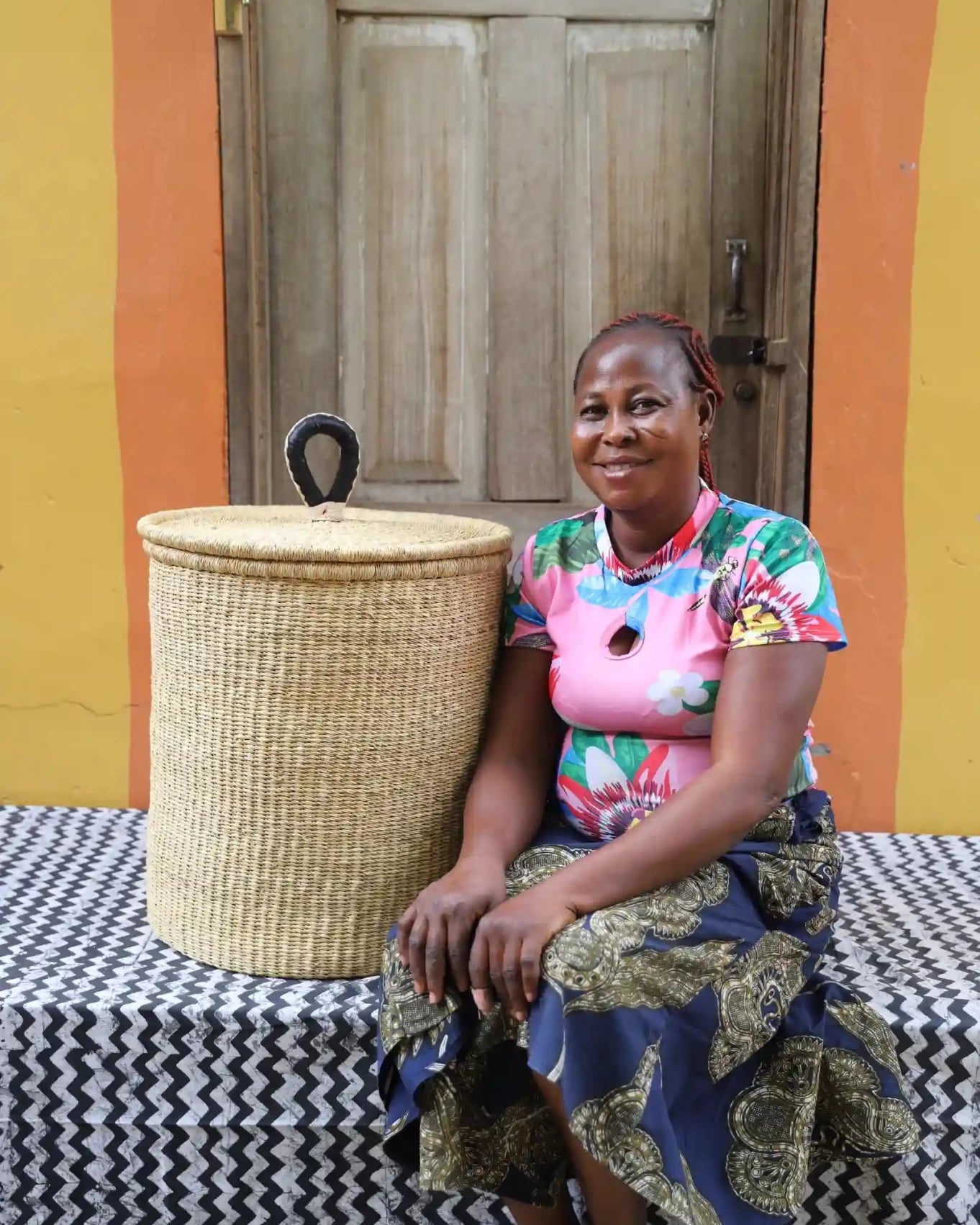 Lidded Laundry Basket with coil (Medium) by The Baba Tree. Handwoven elephant grass with leather handle. Premium Bolgatanga artisan decor.