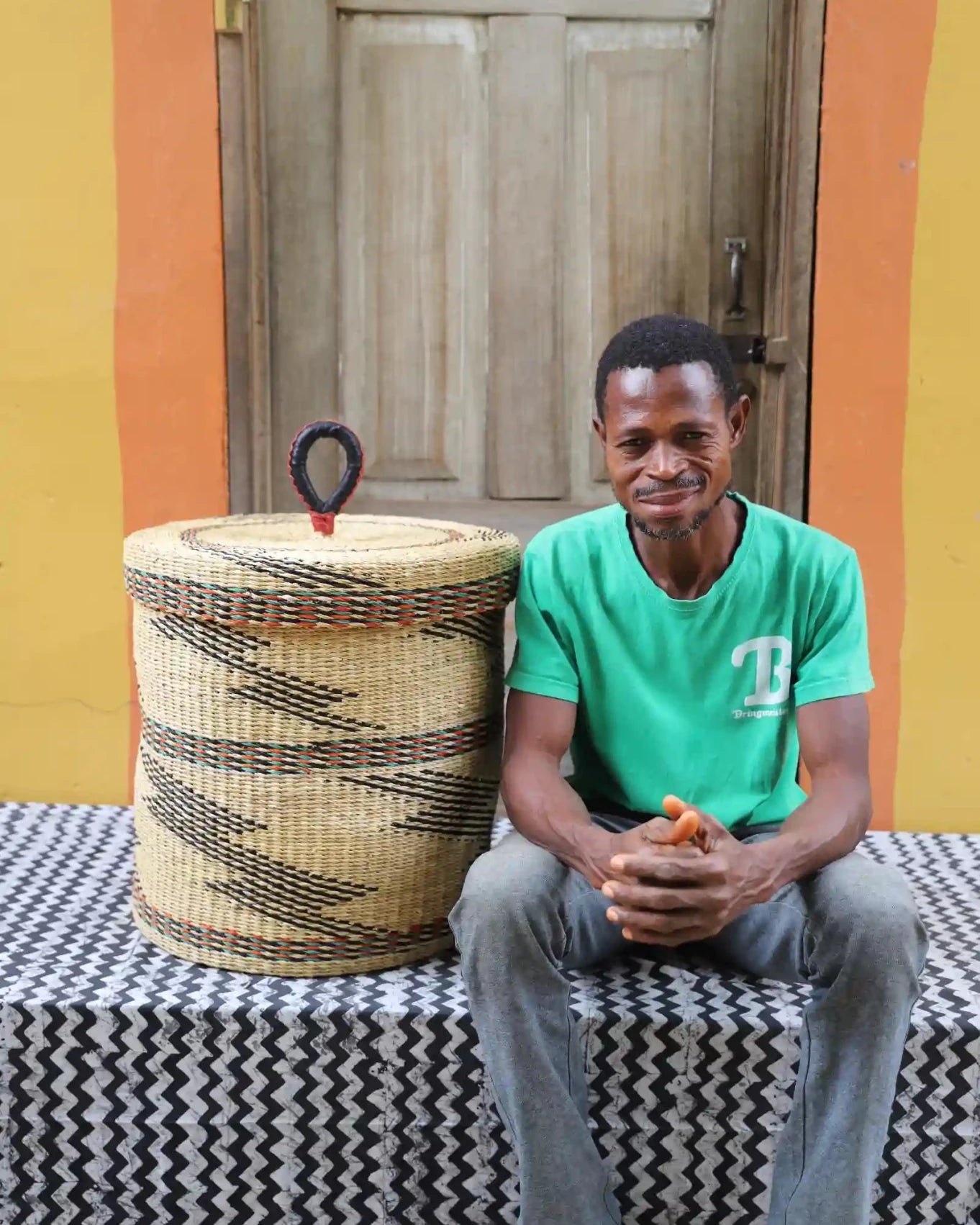 Lidded Laundry Basket (Medium) by The Baba Tree. Handwoven elephant grass with leather handle. Premium Bolgatanga artisan decor.l