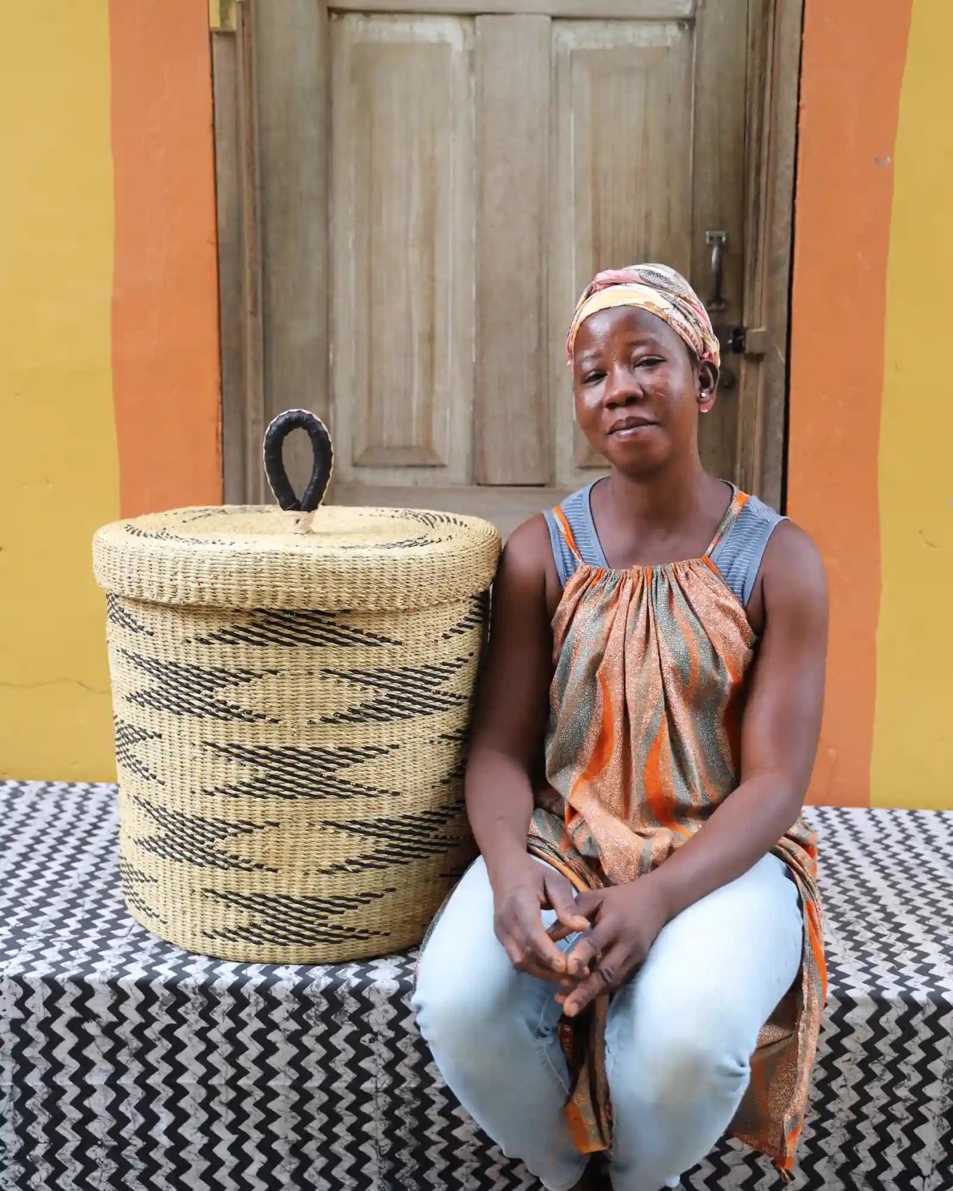 Lidded Laundry Basket (Medium) by The Baba Tree. Handwoven elephant grass with leather handle. Premium Bolgatanga artisan decor.l