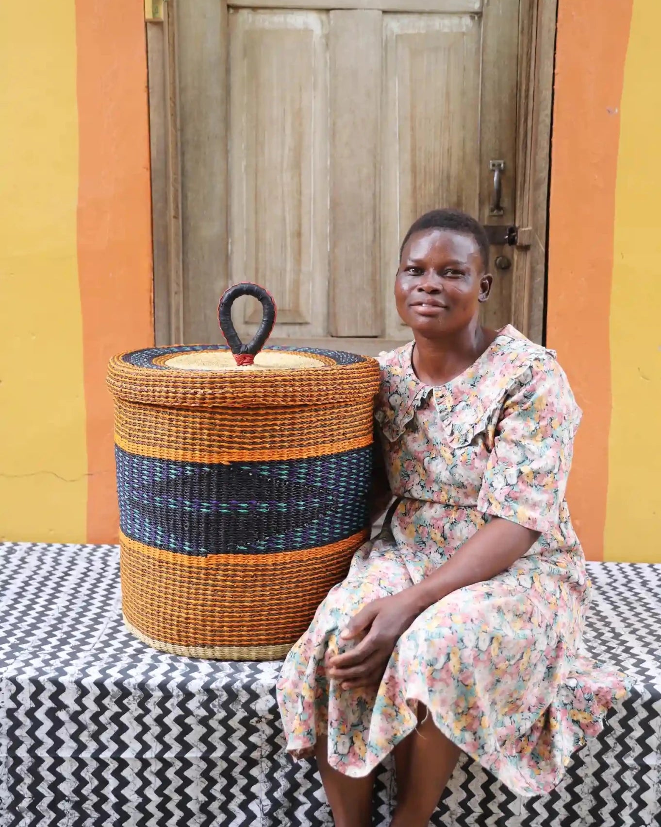 Lidded Laundry Basket (Medium) by The Baba Tree. Handwoven elephant grass with leather handle. Premium Bolgatanga artisan decor.l