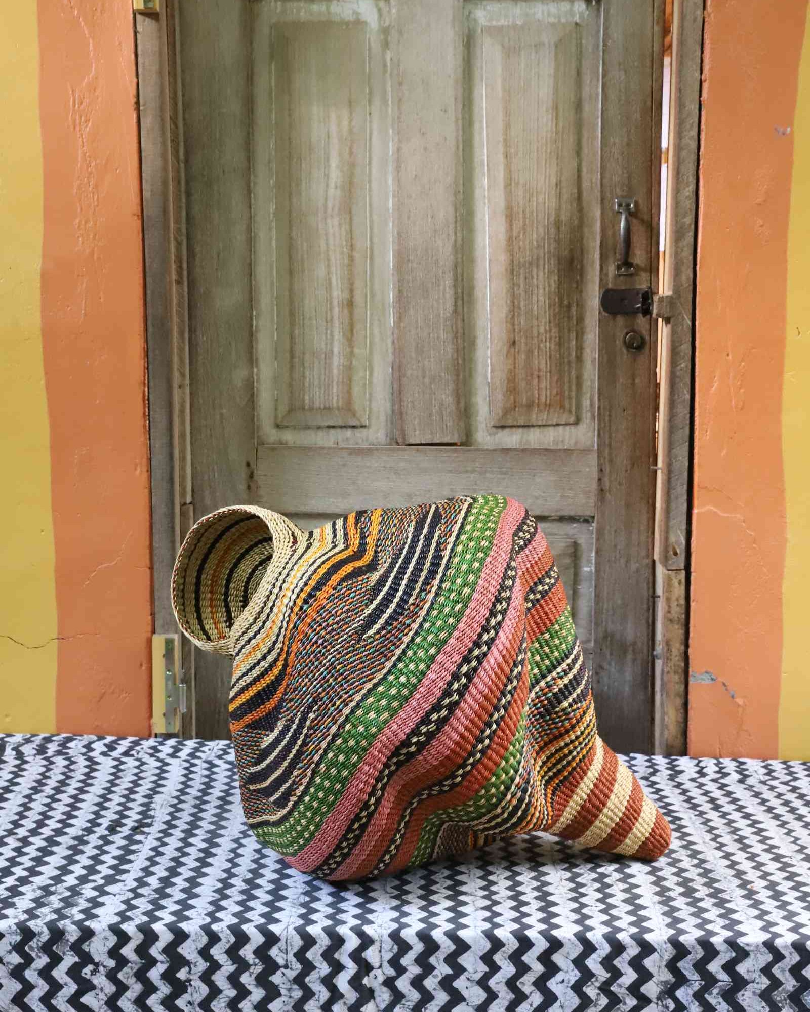 Katayeli-tia conch-form Bolga basket, medium, detail of woven structure