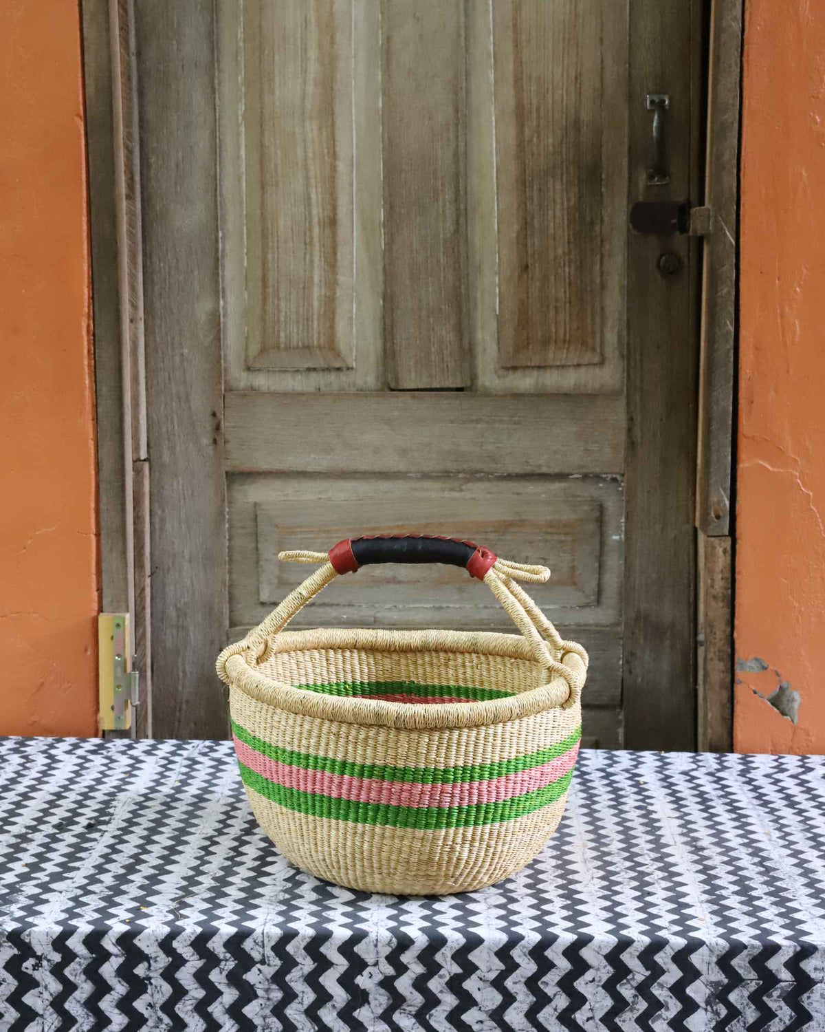 Round shopping basket in elephant grass, handwoven to carry real weight.