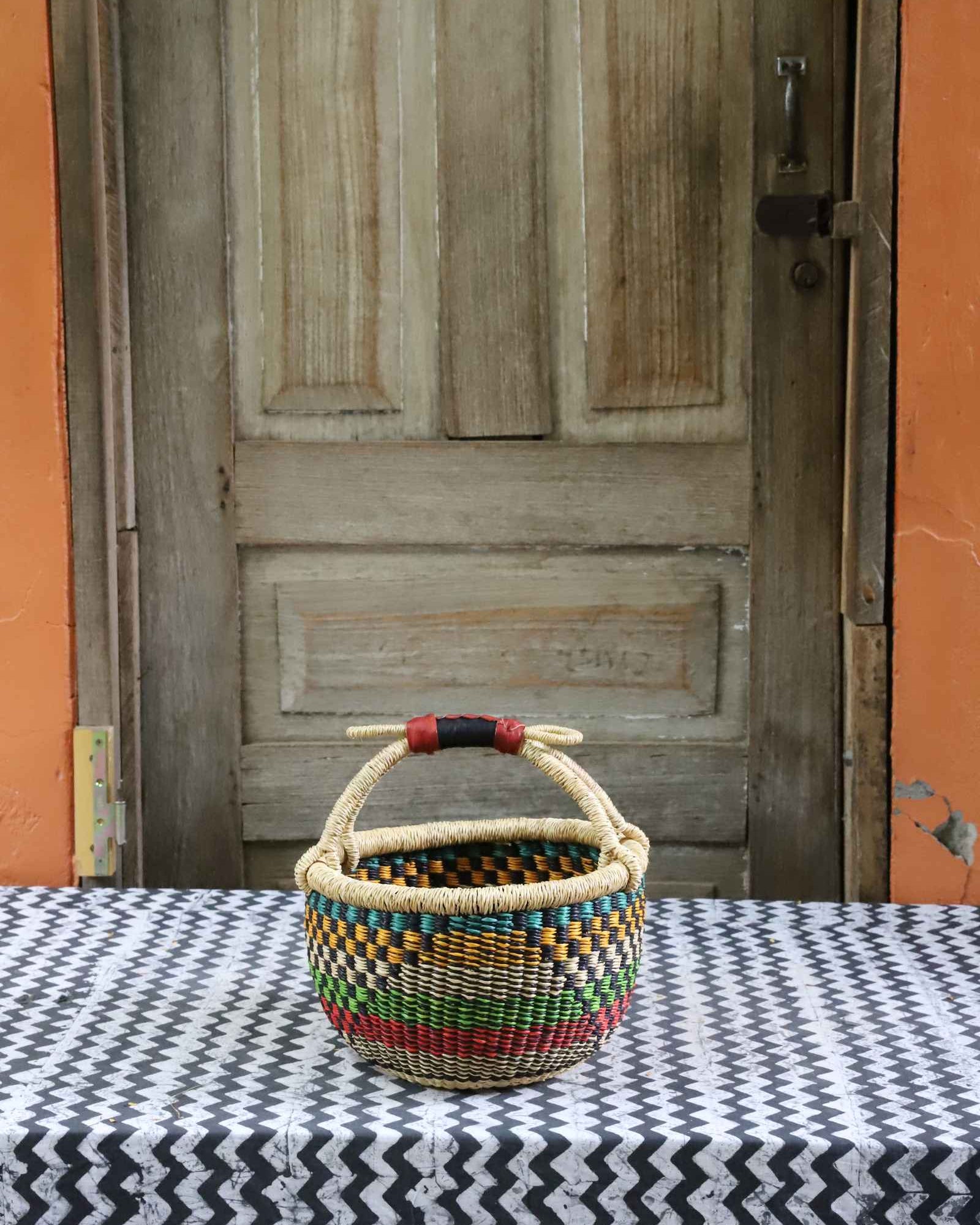 Round shopping basket in elephant grass, a handwoven Bolga basket from northern Ghana.