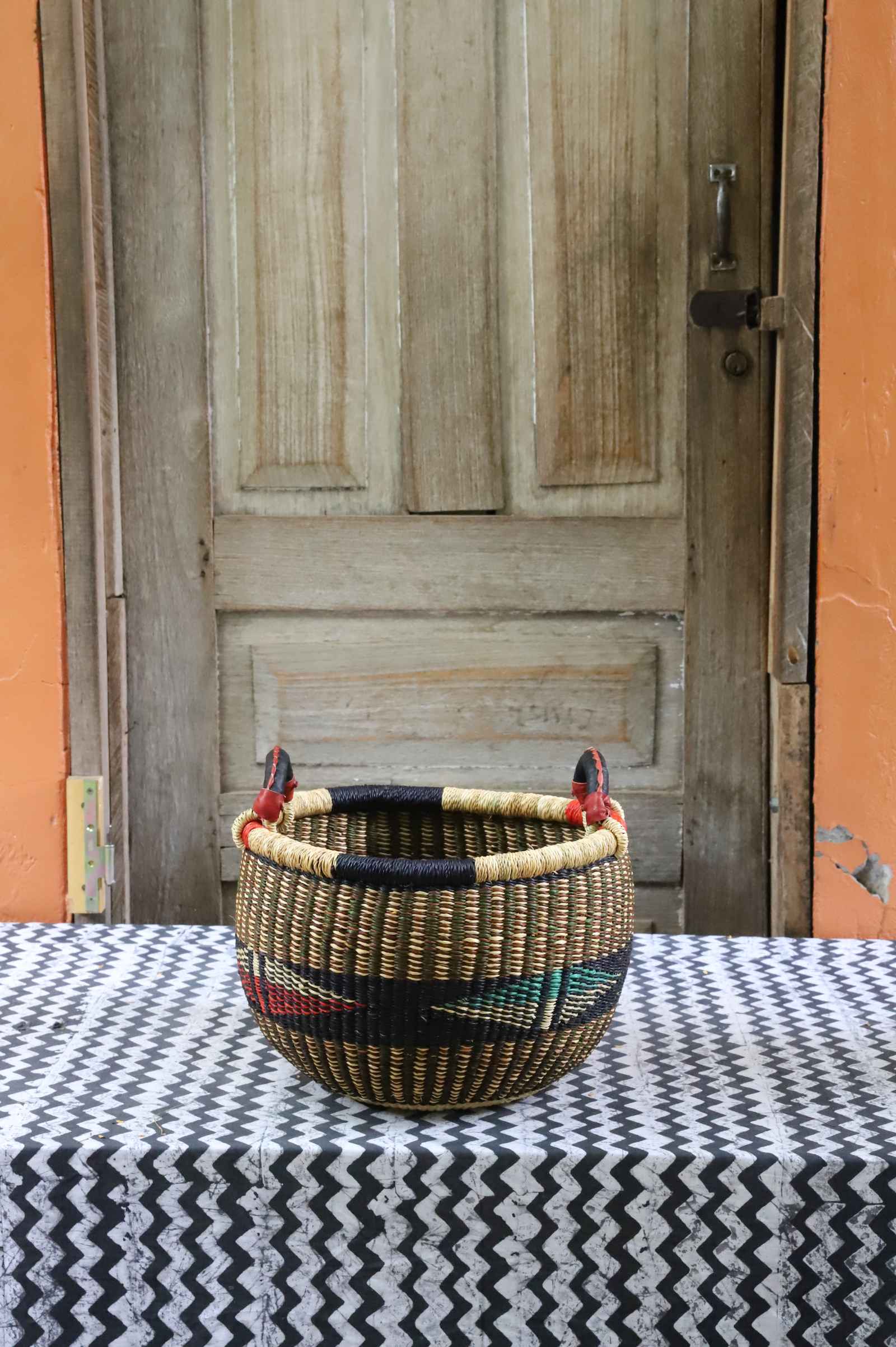 Small Gbenka storage basket in elephant grass, a handwoven Bolga basket 34 cm wide.