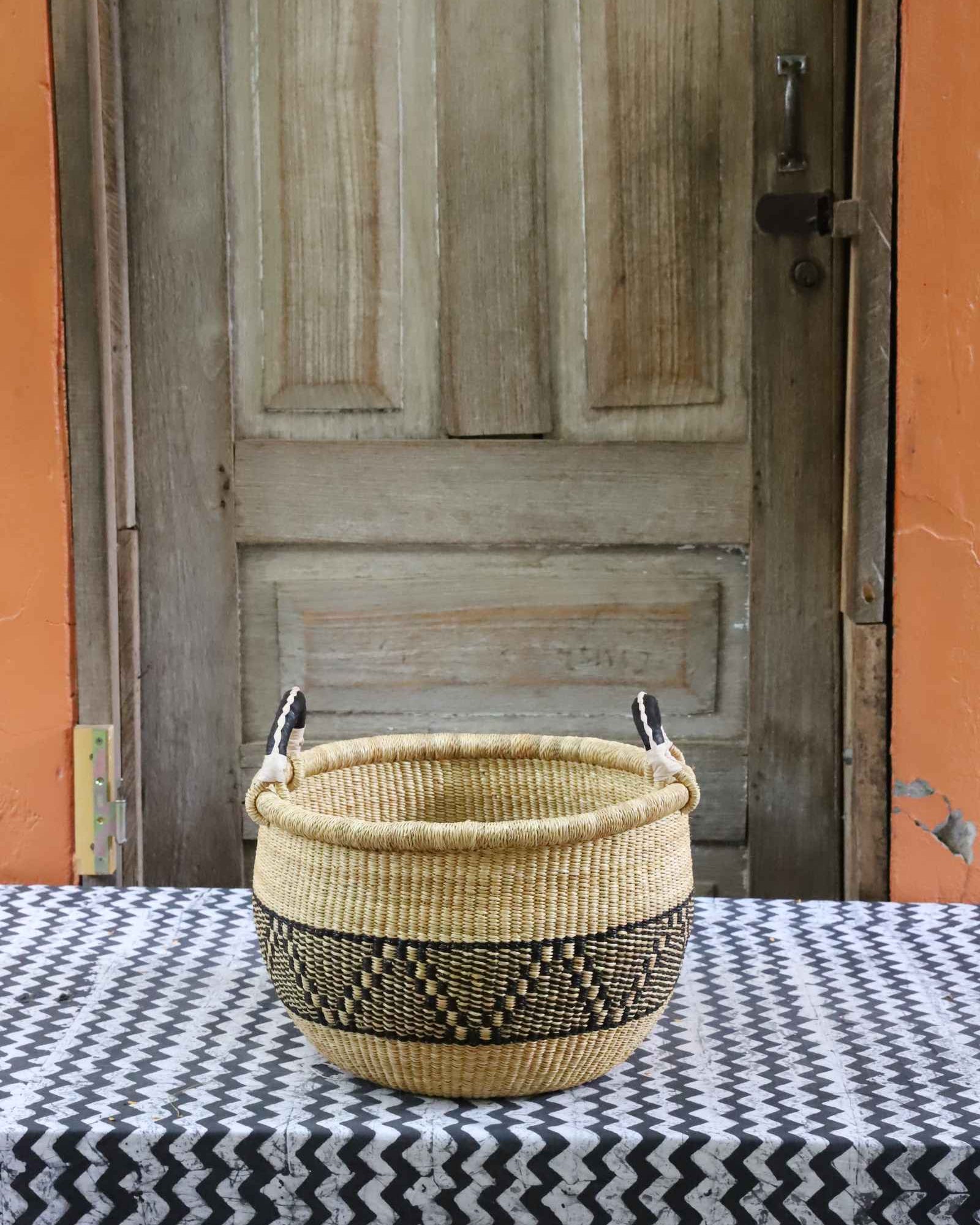 Gbenka storage basket, a handwoven Bolga basket in elephant grass, 37 cm wide.