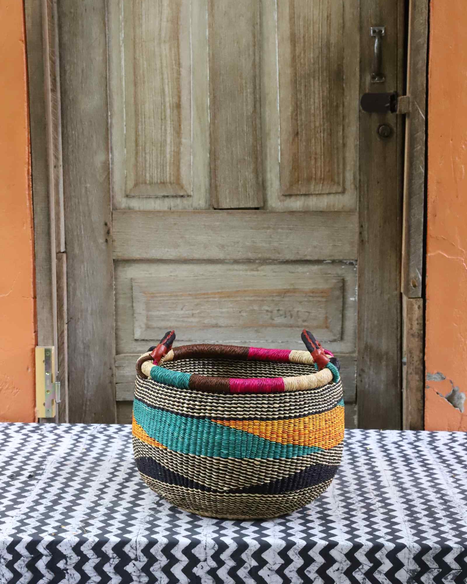 Gbenka storage basket in elephant grass, handwoven in Bolgatanga, Ghana.