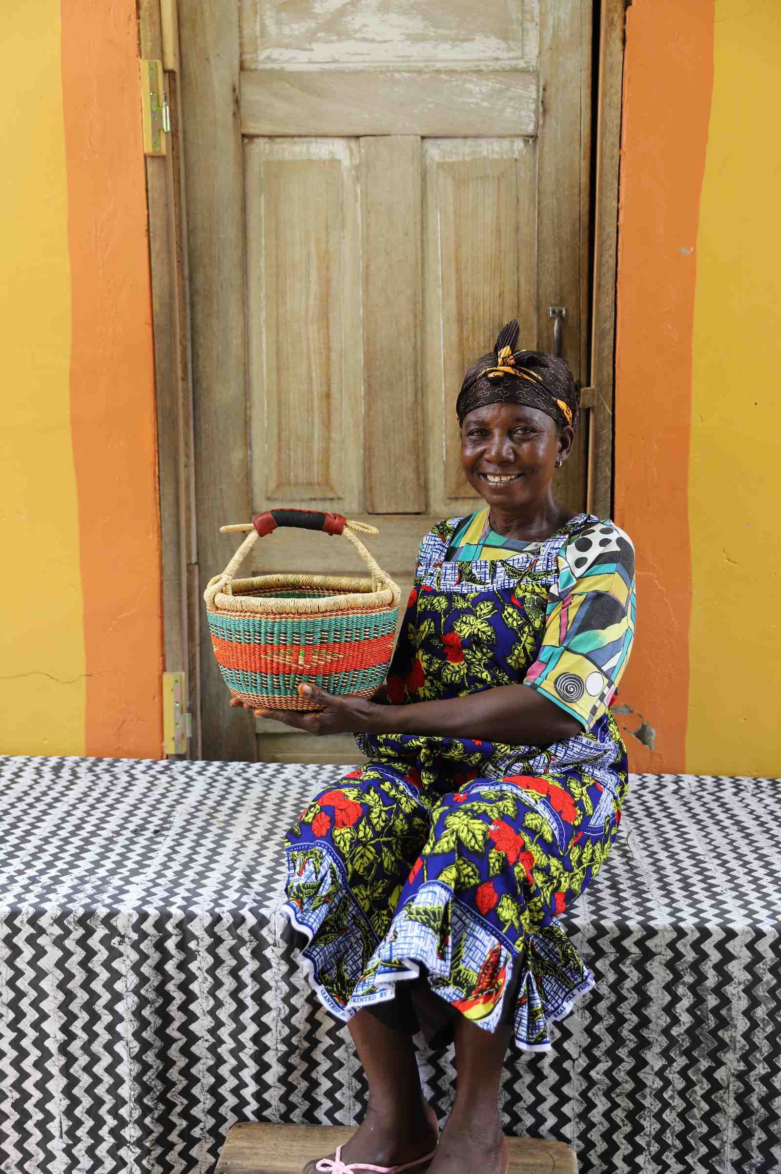 Small round Bolga basket in elephant grass, 30 cm wide, woven for real weight.