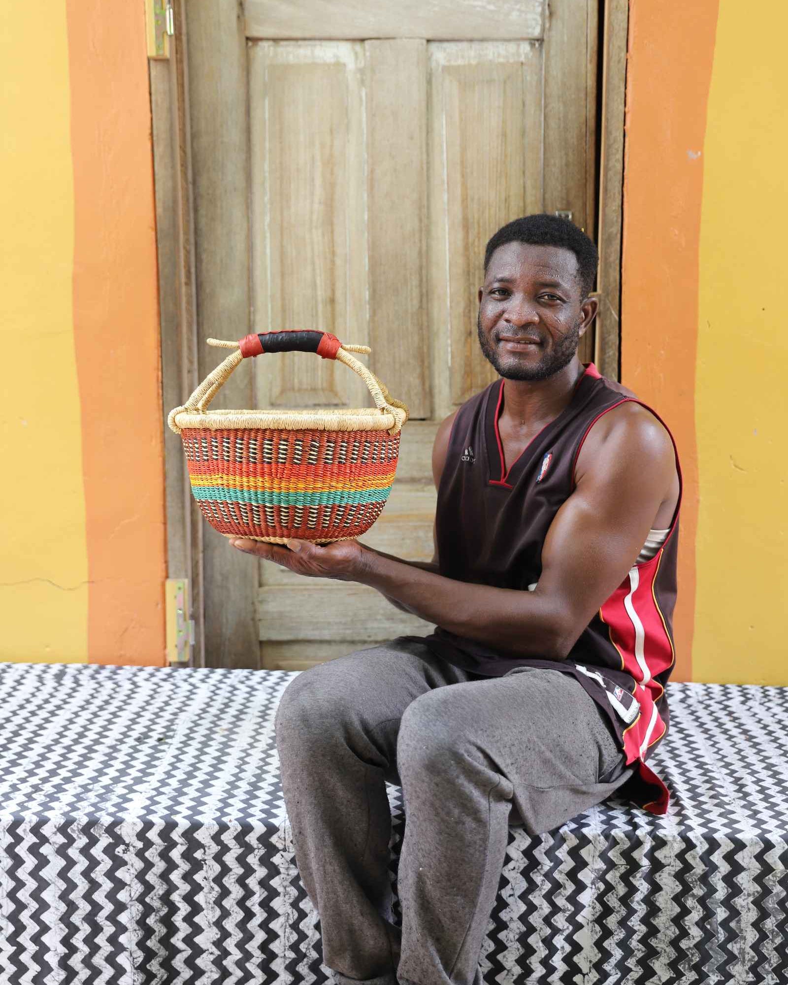 Handwoven Bolga basket in elephant grass, 33 cm wide, the original round form.