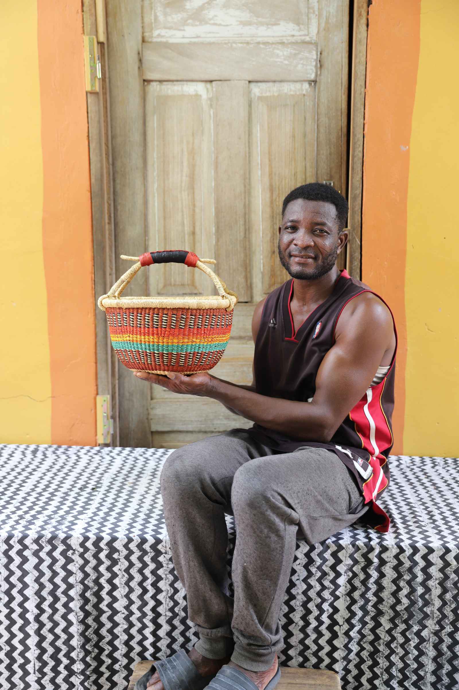 Handwoven Bolga basket in elephant grass, 33 cm wide, the original round form.