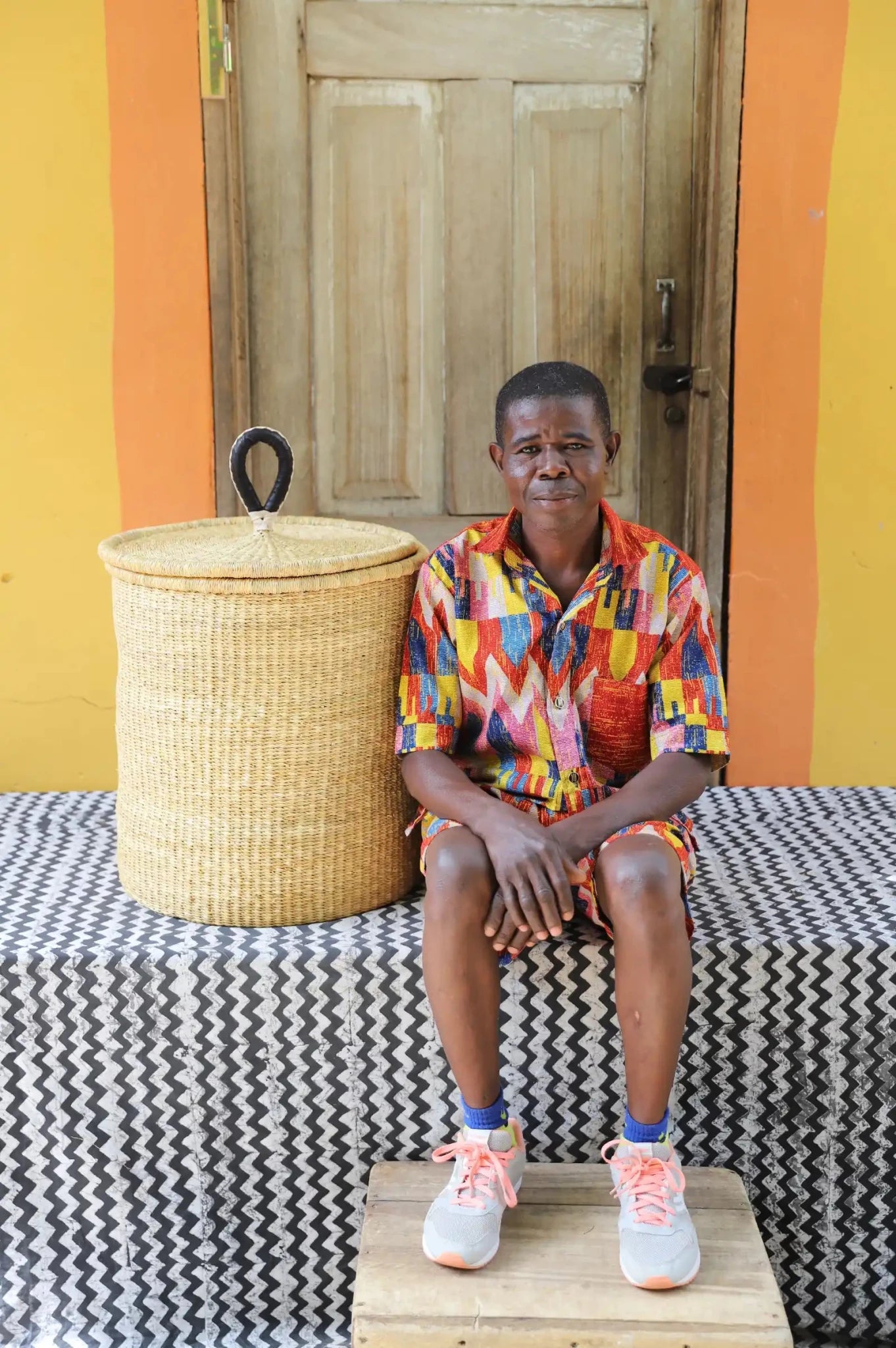 Lidded Laundry Basket with coil (Medium) by The Baba Tree. Handwoven elephant grass with leather handle. Premium Bolgatanga artisan decor.