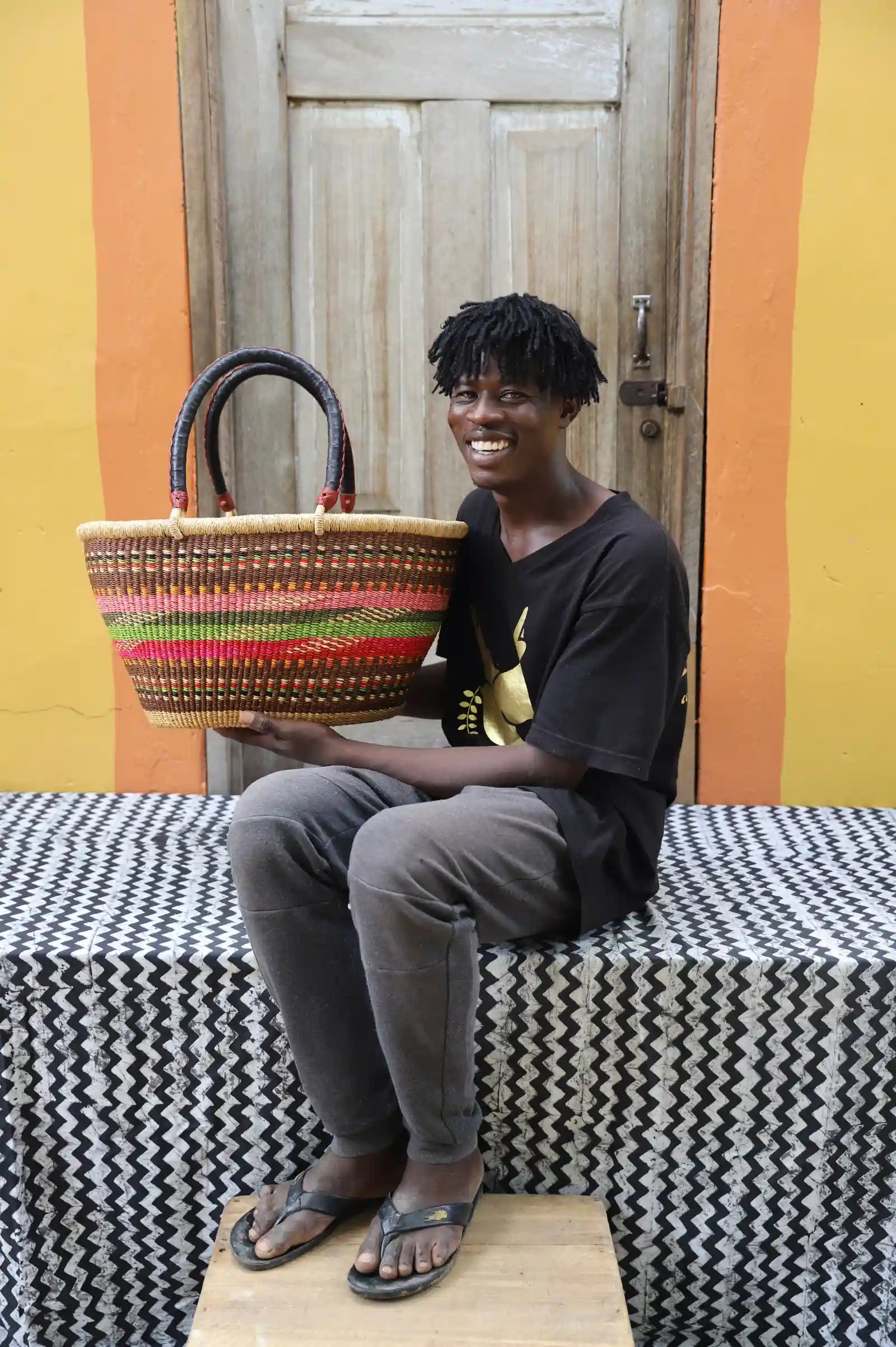 Oval Shopping Bag (Large) by Avoore Alagbona