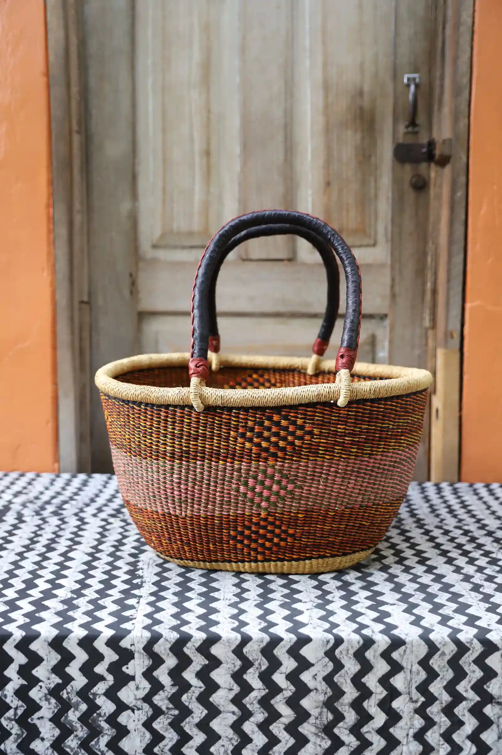 Oval Shopping Bag (Large) by Alahere Abentara