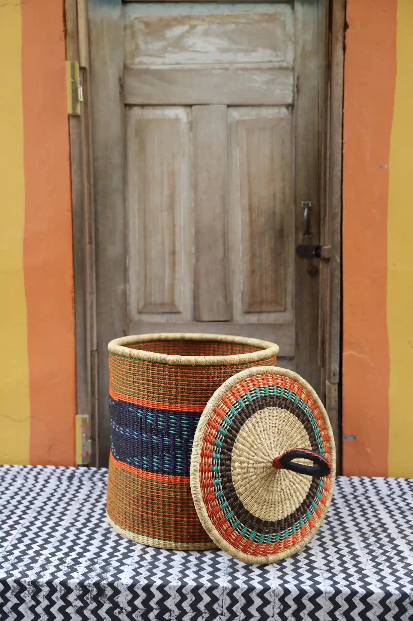Lidded Laundry Basket with coil (Medium) by The Baba Tree. Handwoven elephant grass with leather handle. Premium Bolgatanga artisan decor.