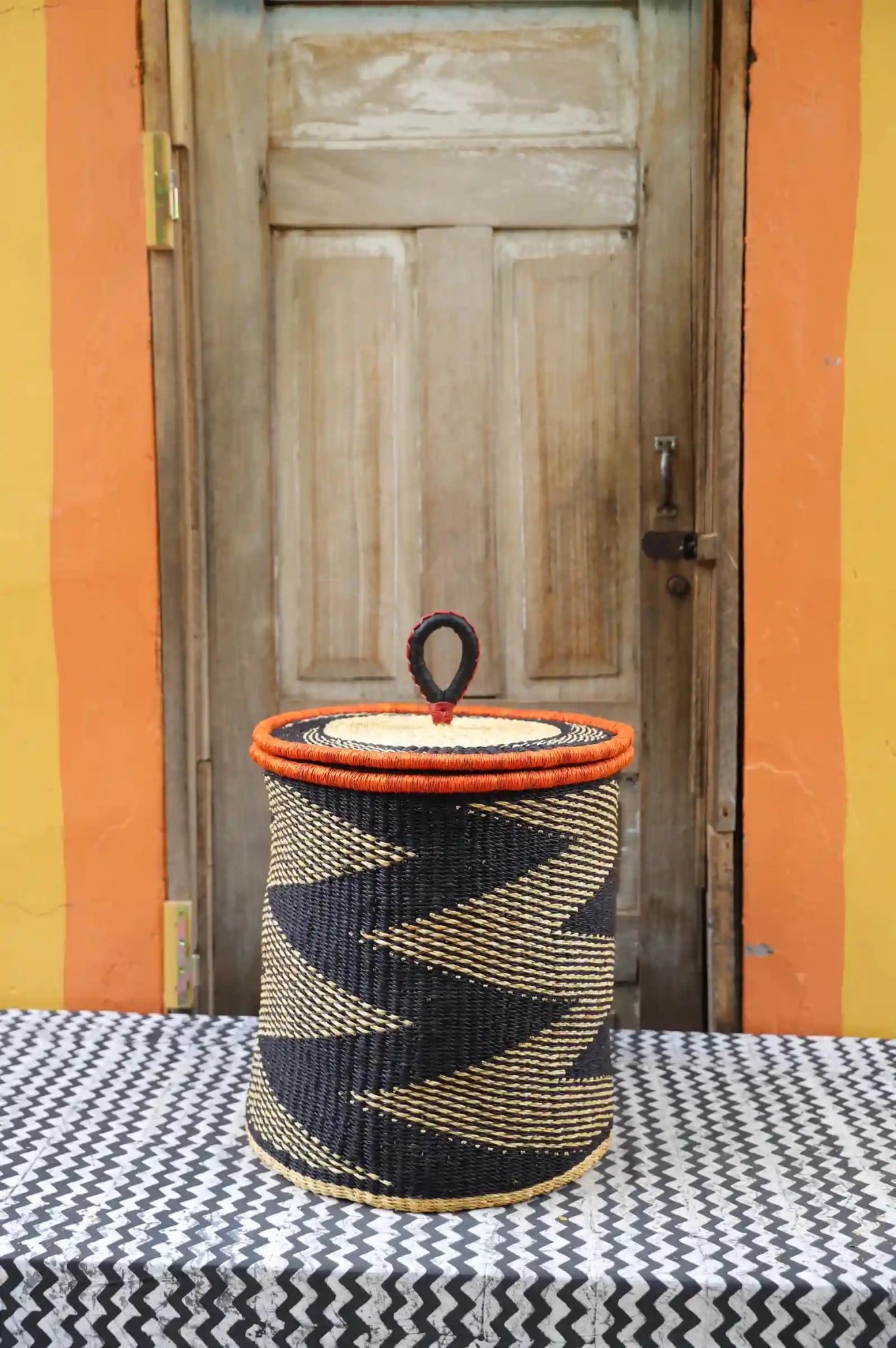 Lidded Laundry Basket with coil (Medium) by The Baba Tree. Handwoven elephant grass with leather handle. Premium Bolgatanga artisan decor.