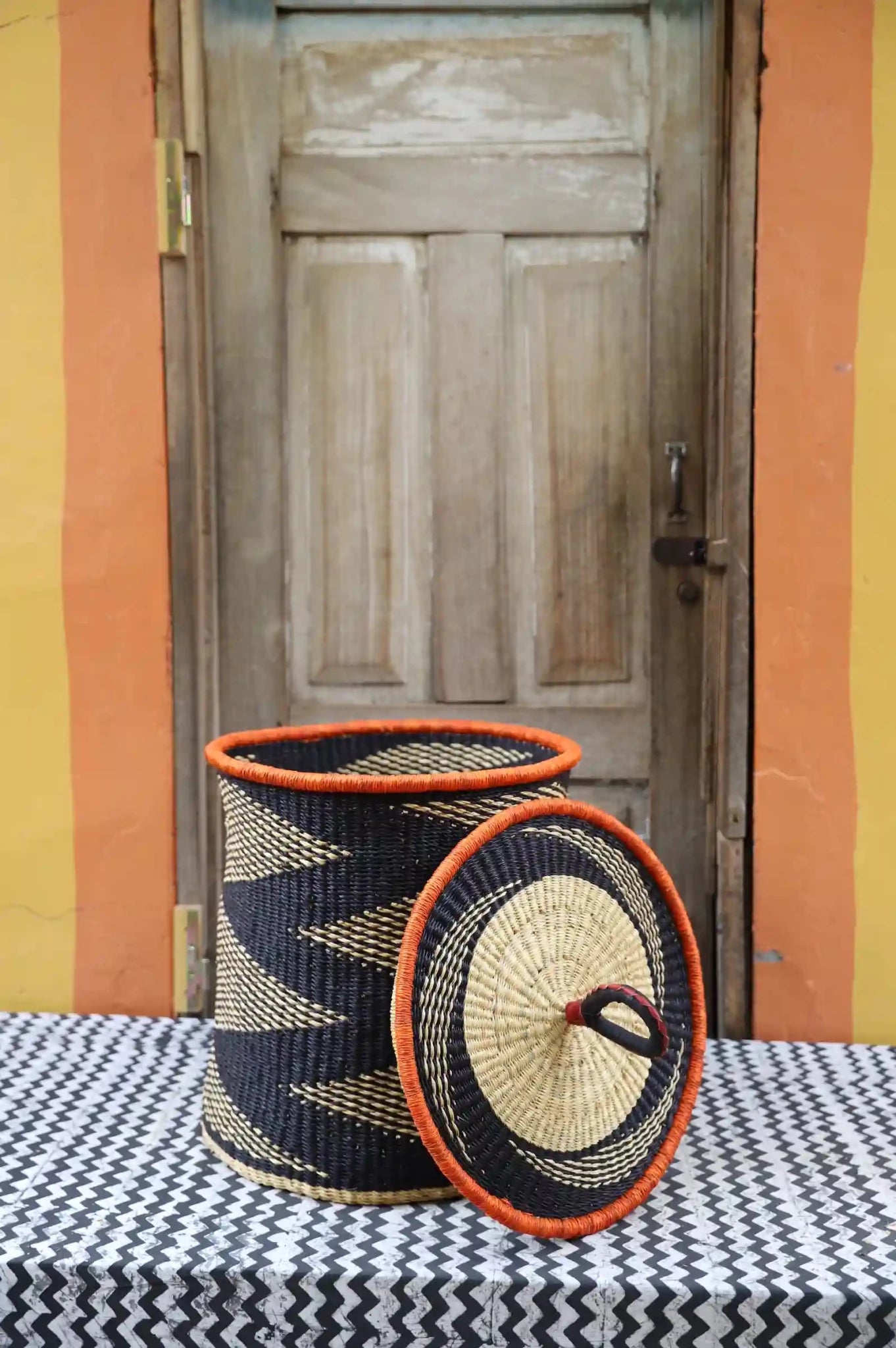 Lidded Laundry Basket with coil (Medium) by The Baba Tree. Handwoven elephant grass with leather handle. Premium Bolgatanga artisan decor.