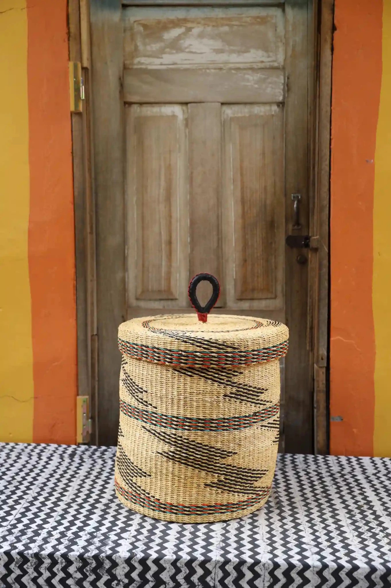 Lidded Laundry Basket (Medium) by The Baba Tree. Handwoven elephant grass with leather handle. Premium Bolgatanga artisan decor.l