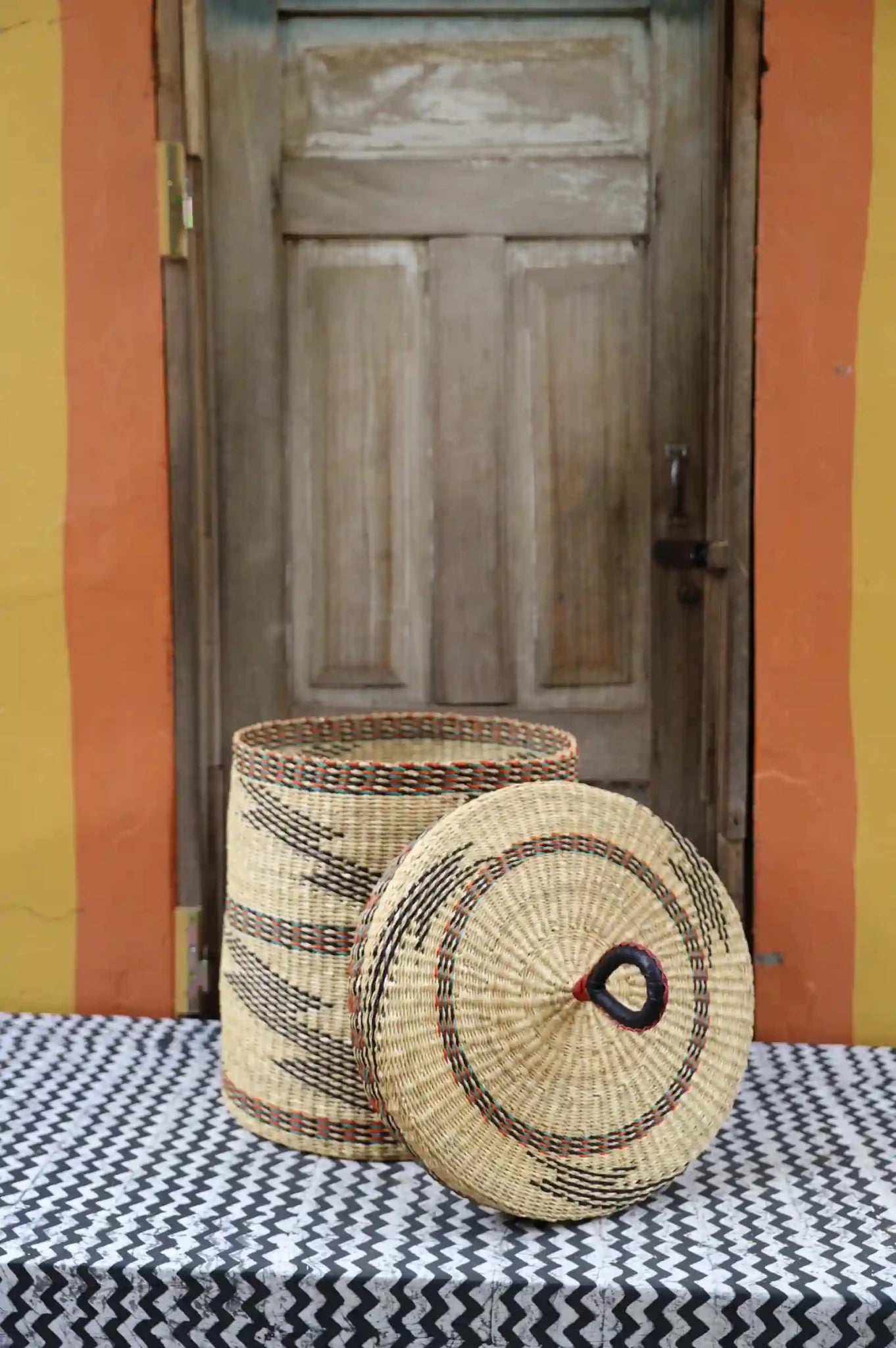 Lidded Laundry Basket (Medium) by The Baba Tree. Handwoven elephant grass with leather handle. Premium Bolgatanga artisan decor.l