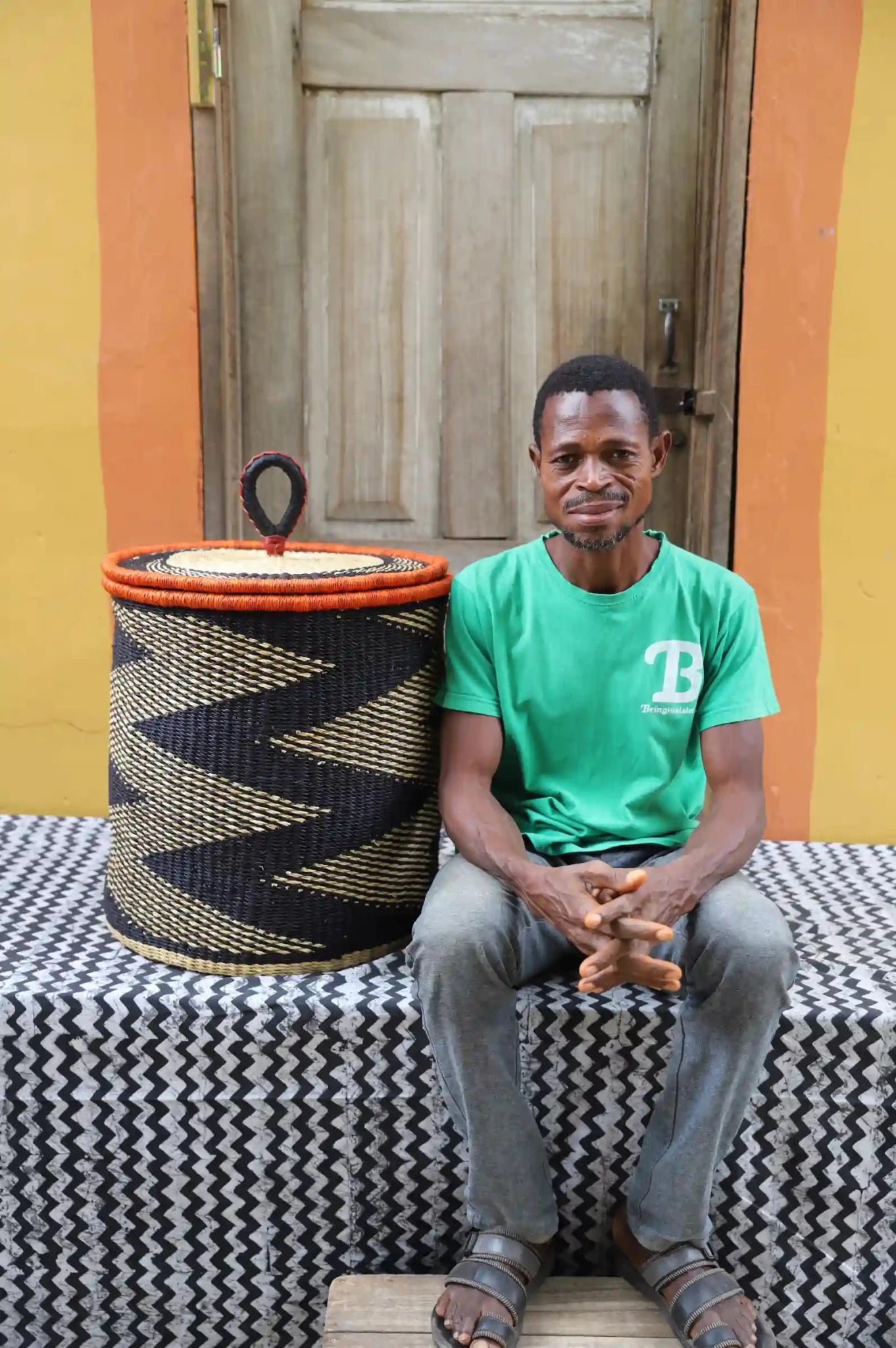 Lidded Laundry Basket with coil (Medium) by The Baba Tree. Handwoven elephant grass with leather handle. Premium Bolgatanga artisan decor.