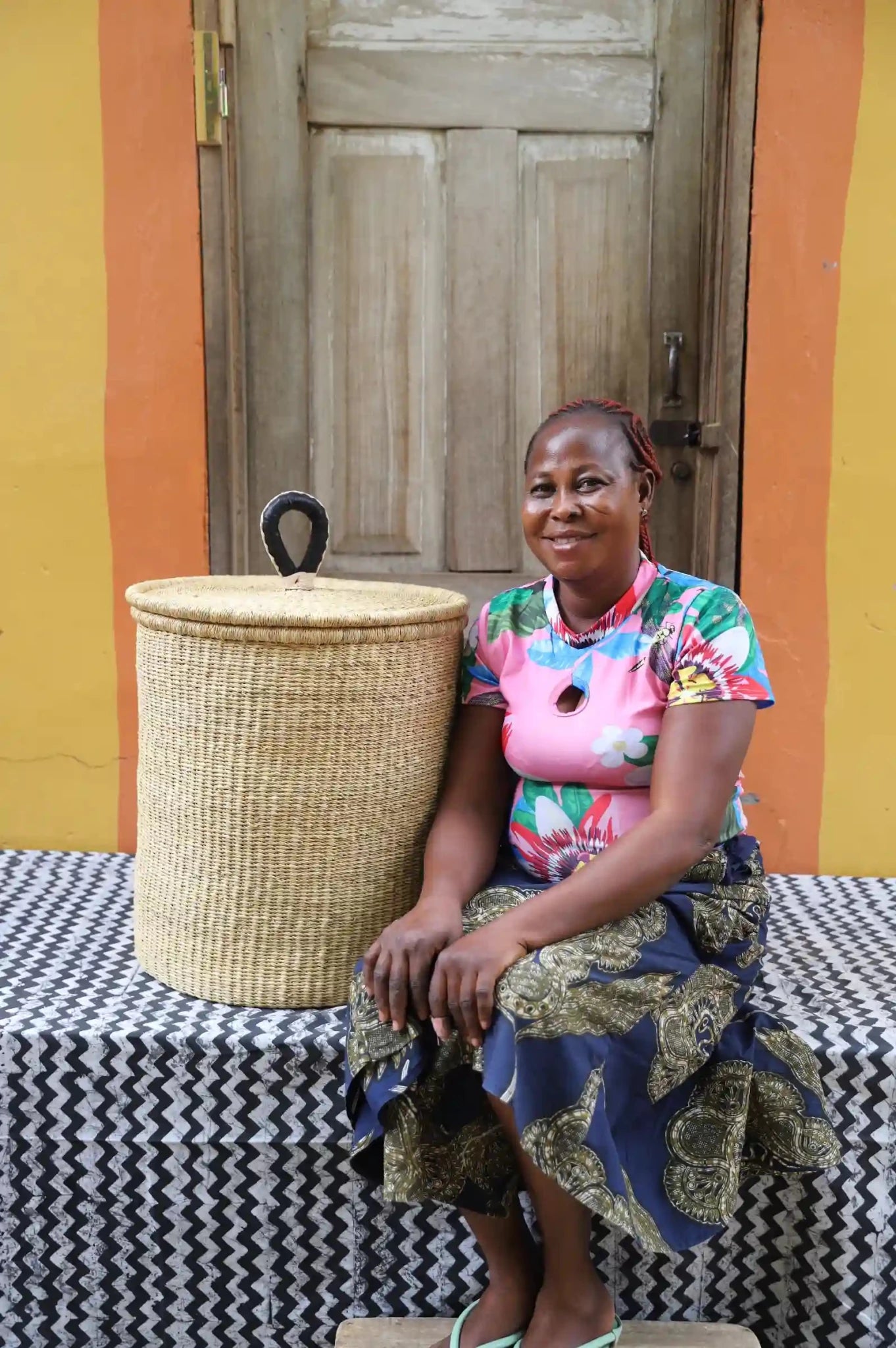Lidded Laundry Basket with coil (Medium) by The Baba Tree. Handwoven elephant grass with leather handle. Premium Bolgatanga artisan decor.