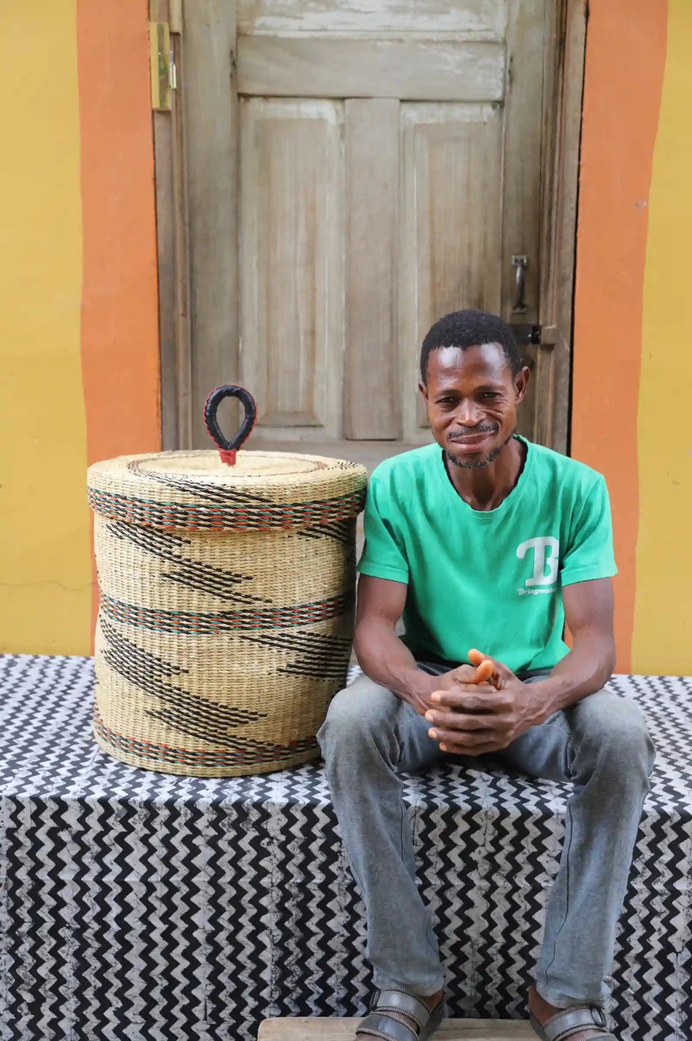 Lidded Laundry Basket (Medium) by The Baba Tree. Handwoven elephant grass with leather handle. Premium Bolgatanga artisan decor.l