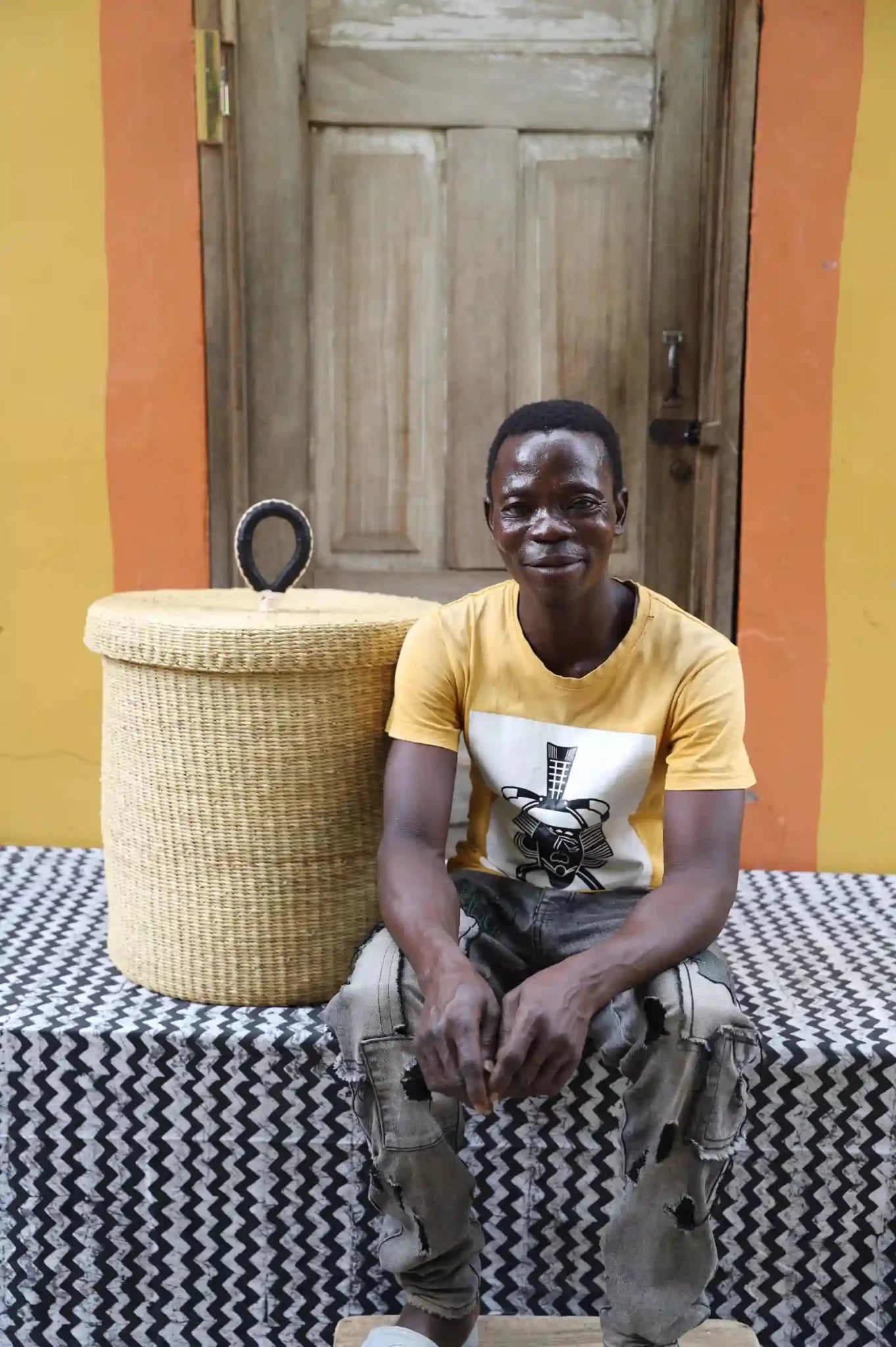 Lidded Laundry Basket (Medium) by The Baba Tree. Handwoven elephant grass with leather handle. Premium Bolgatanga artisan decor.l