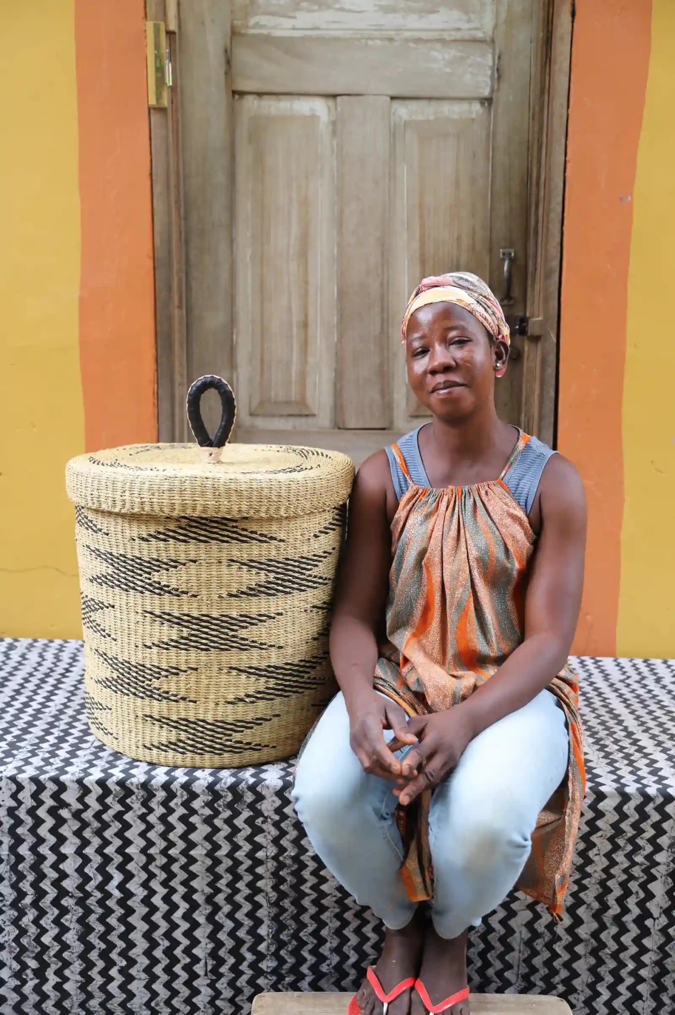 Lidded Laundry Basket (Medium) by The Baba Tree. Handwoven elephant grass with leather handle. Premium Bolgatanga artisan decor.l