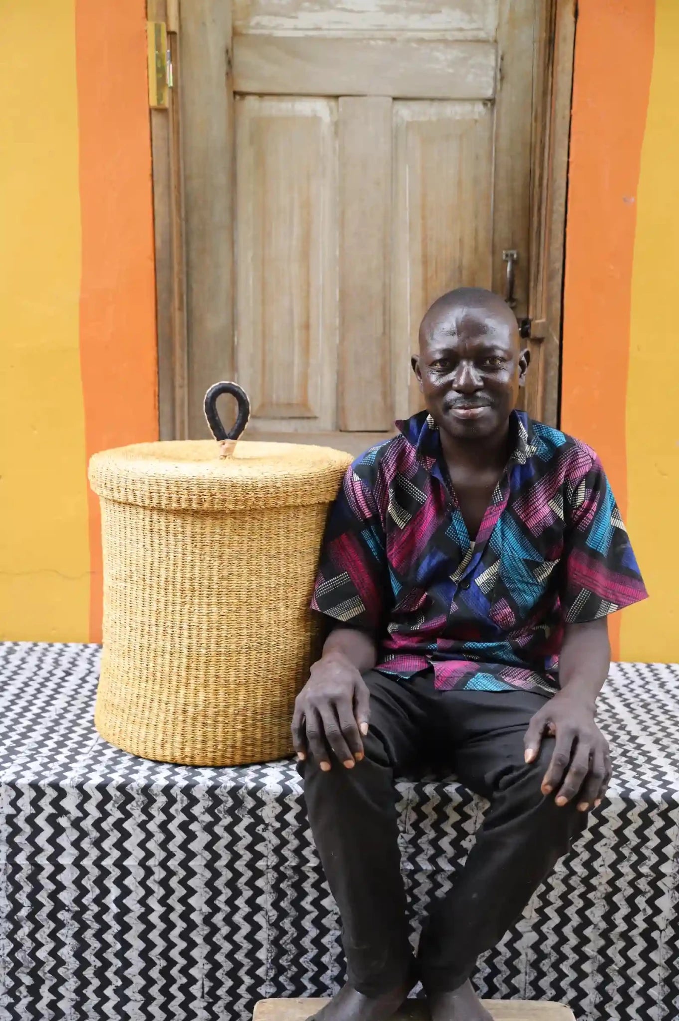 Lidded Laundry Basket (Medium) by The Baba Tree. Handwoven elephant grass with leather handle. Premium Bolgatanga artisan decor.l