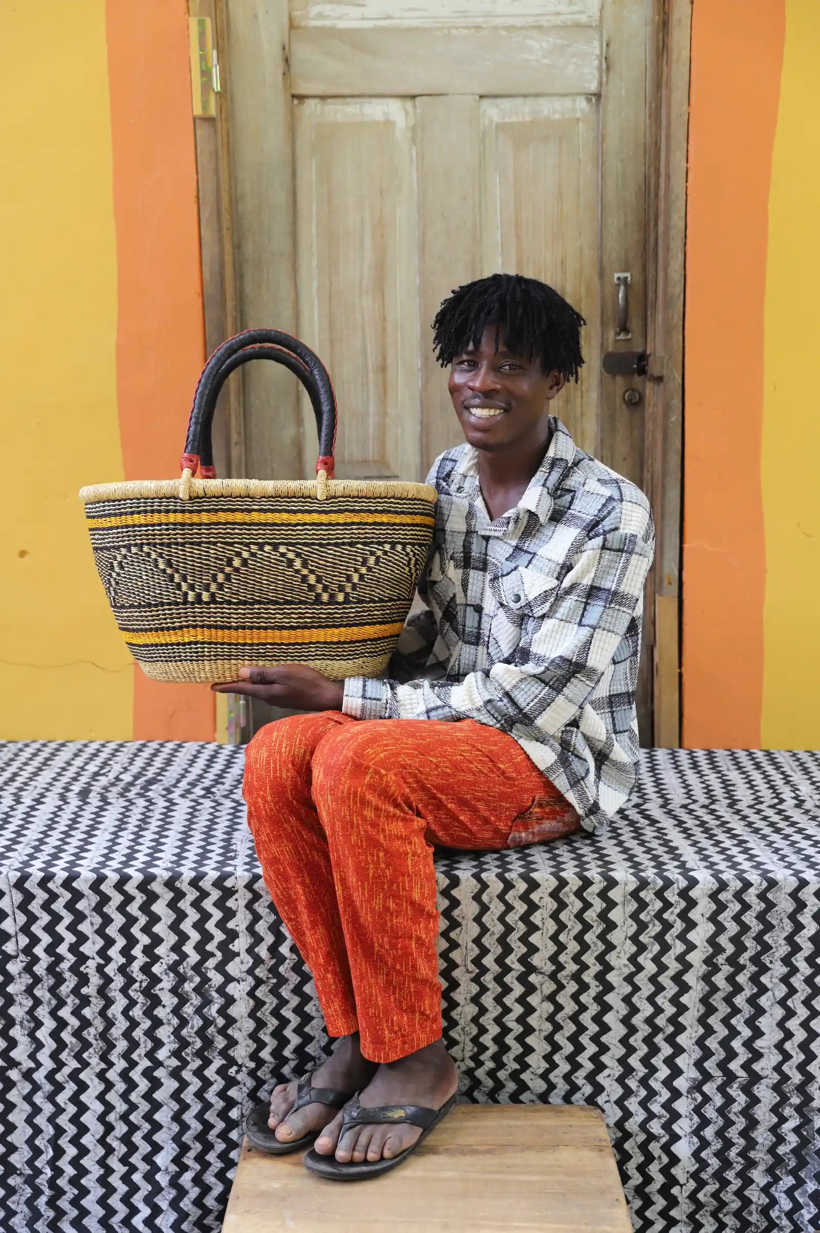 Oval Shopping Bag (Large) by Avoore Alagbona