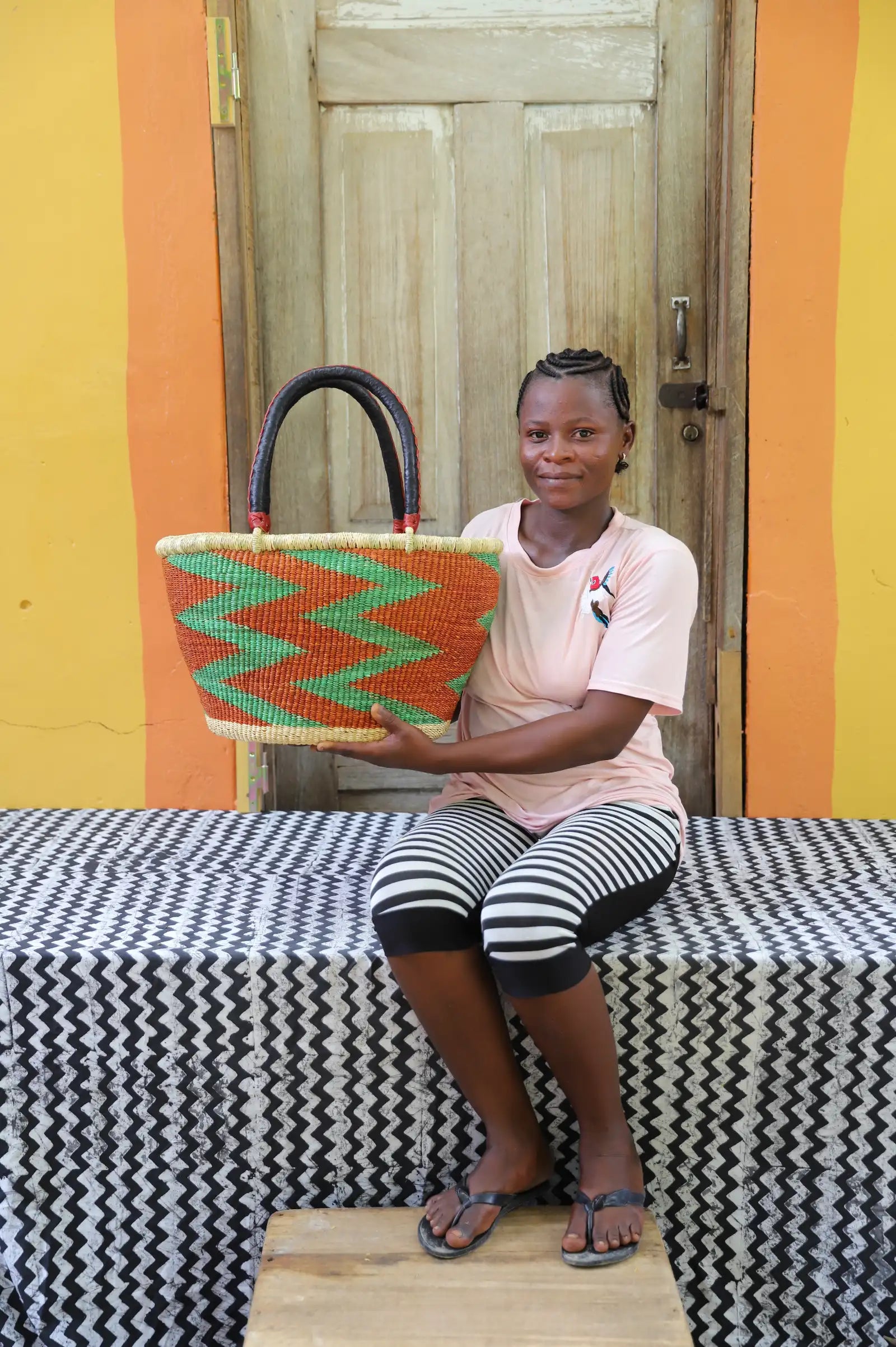 Oval Shopping Bag (Medium) by Vida Alembora