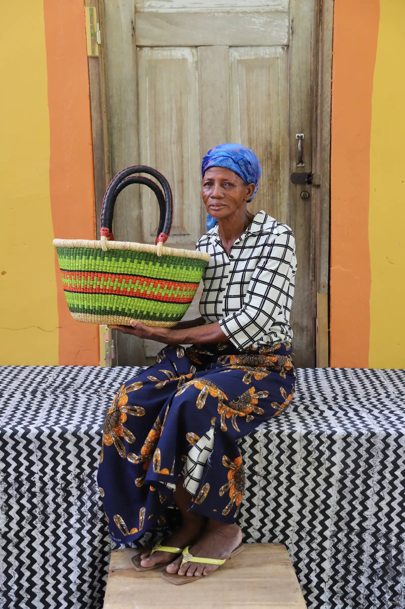 Oval Shopping Bag (Small) by Teni Adabire