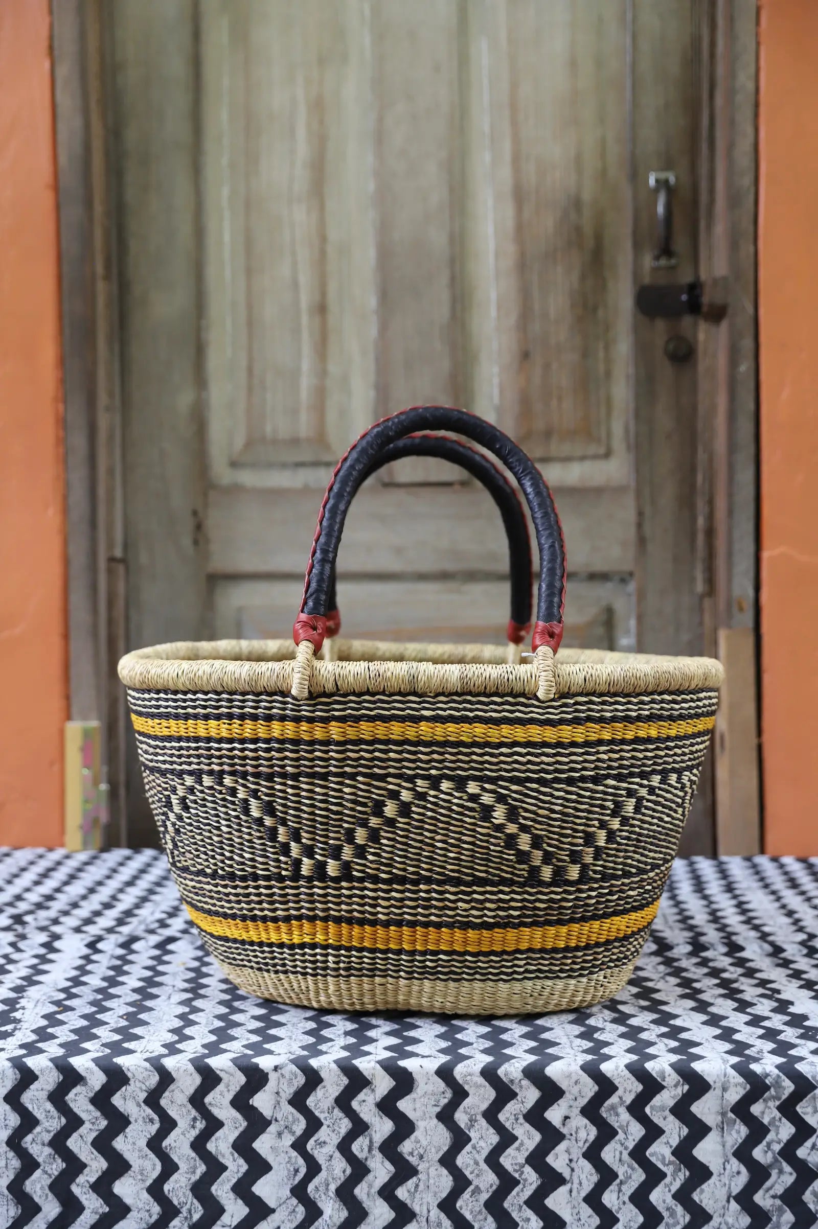 Oval Shopping Bag (Large) by Avoore Alagbona