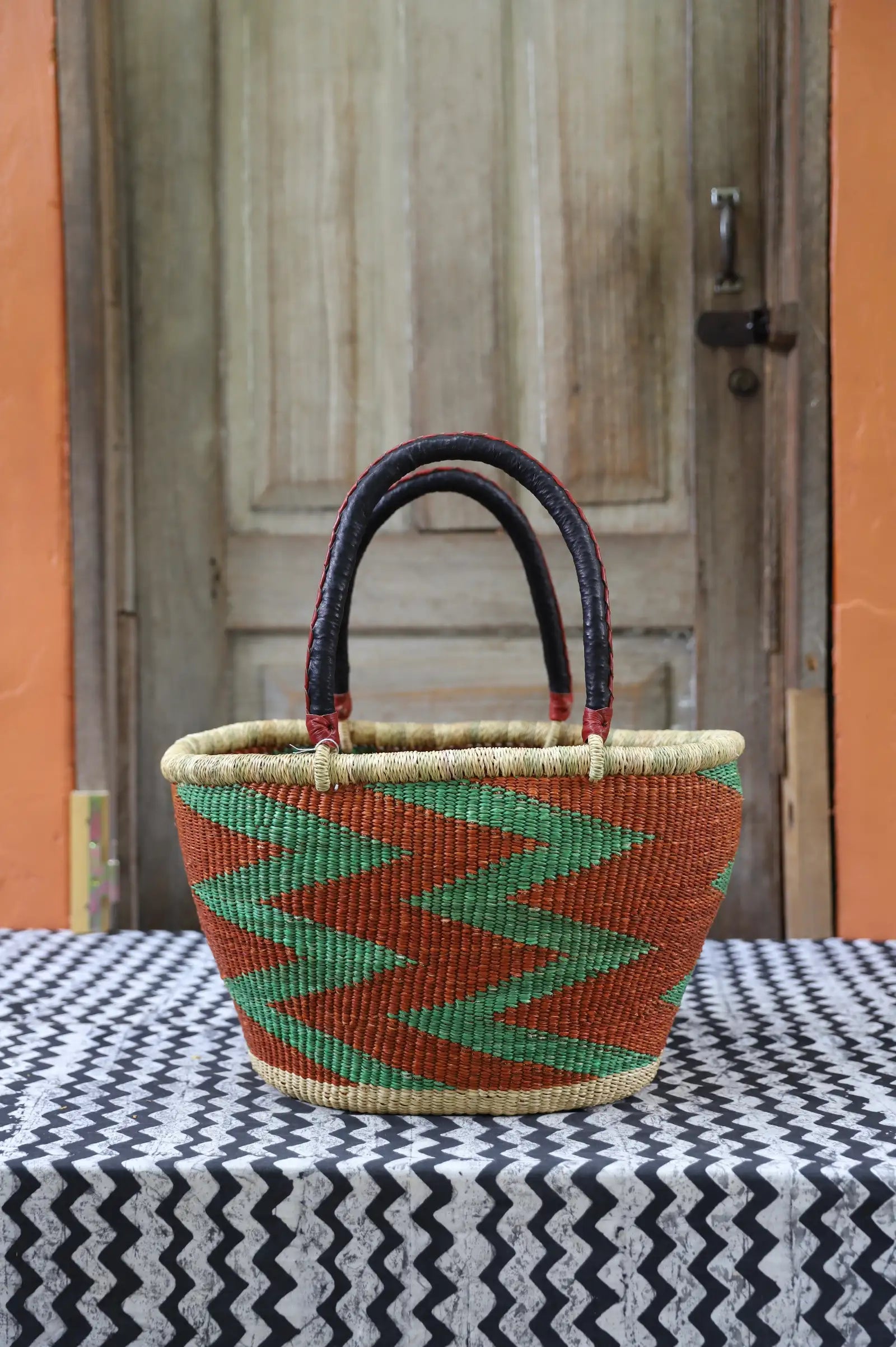 Oval Shopping Bag (Medium) by Vida Alembora