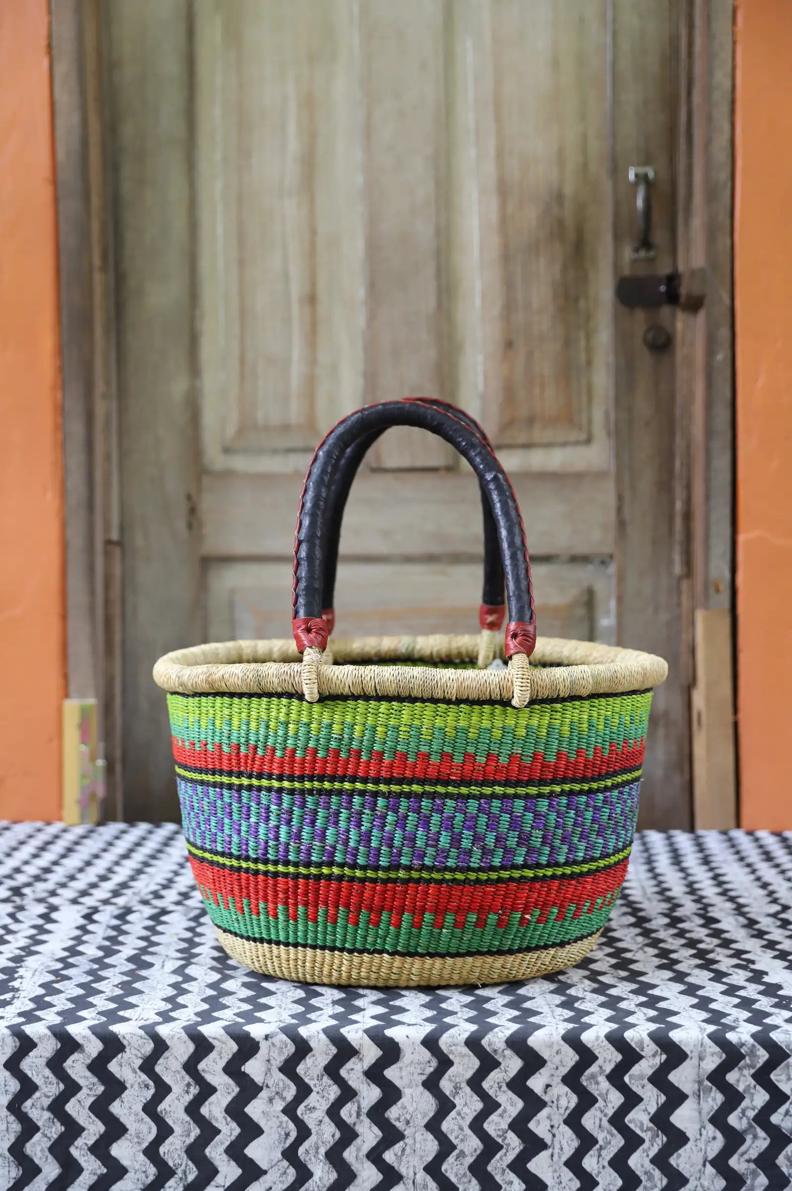 Oval Shopping Bag (Small) by Paul Apasinore