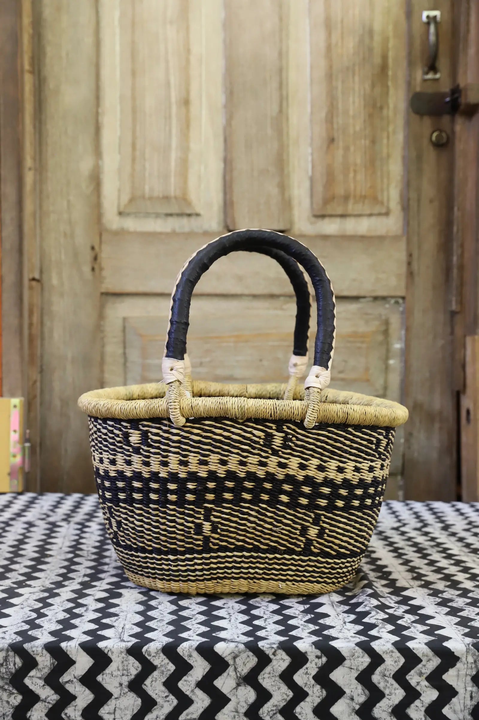 Oval Shopping Bag (Tiny) by Vida Atambire