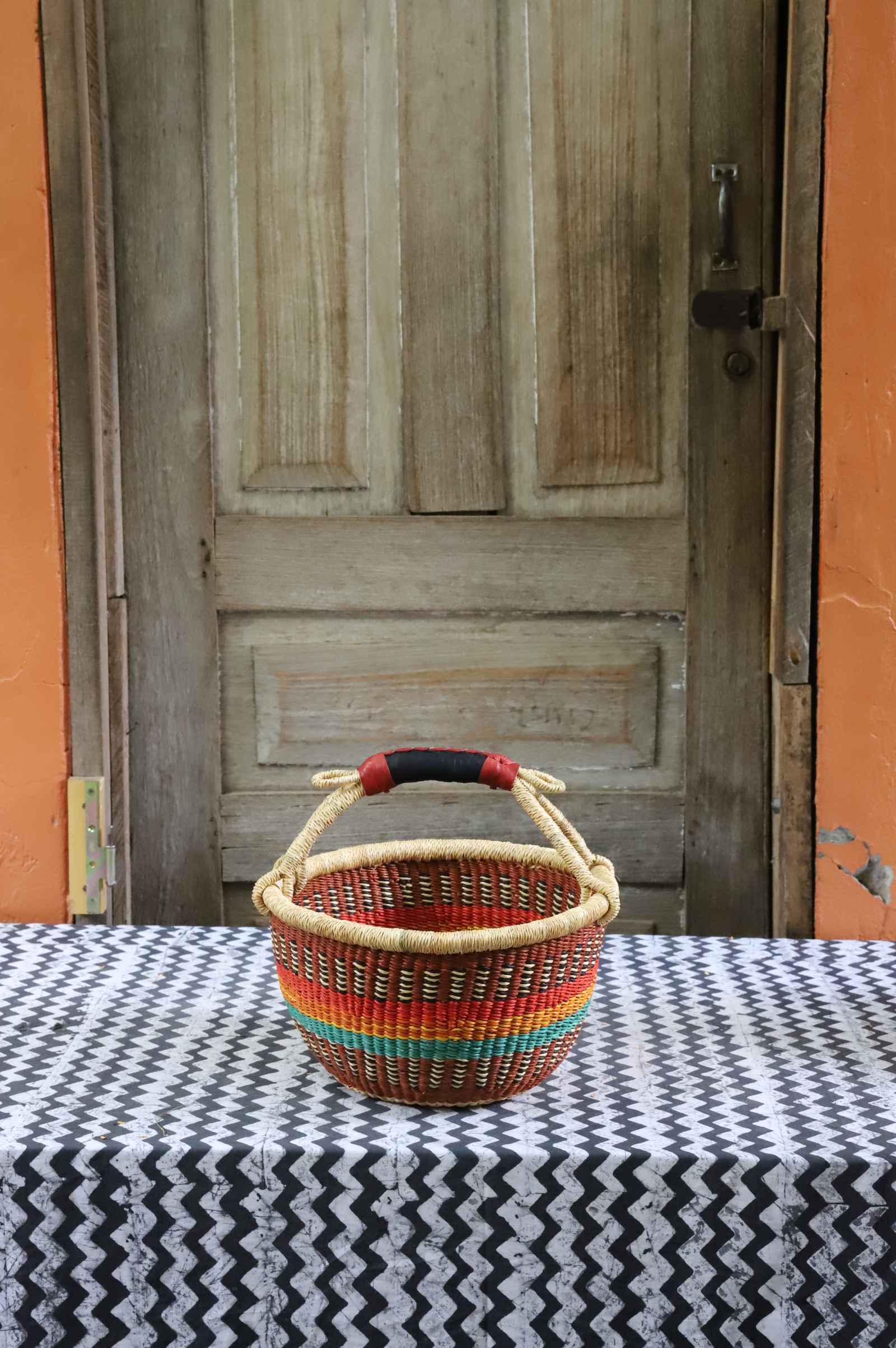 Small round shopping basket handwoven in elephant grass from Bolgatanga, Ghana.
