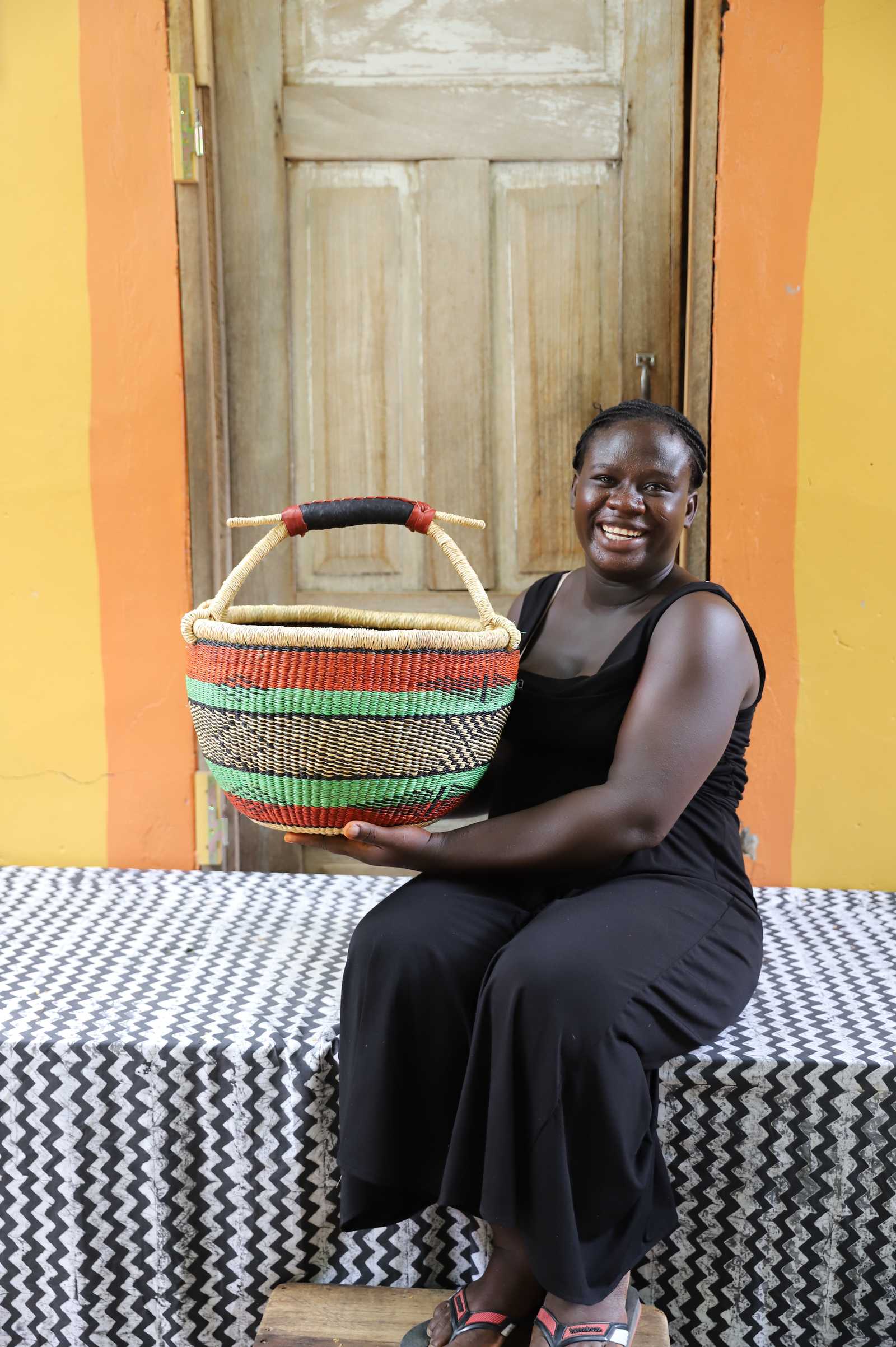 Handwoven African basket in elephant grass, round and open, 38 cm across.