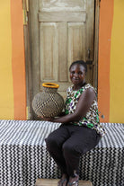 Handwoven African basket in elephant grass, 34 cm wide, the original 10 Cows form.