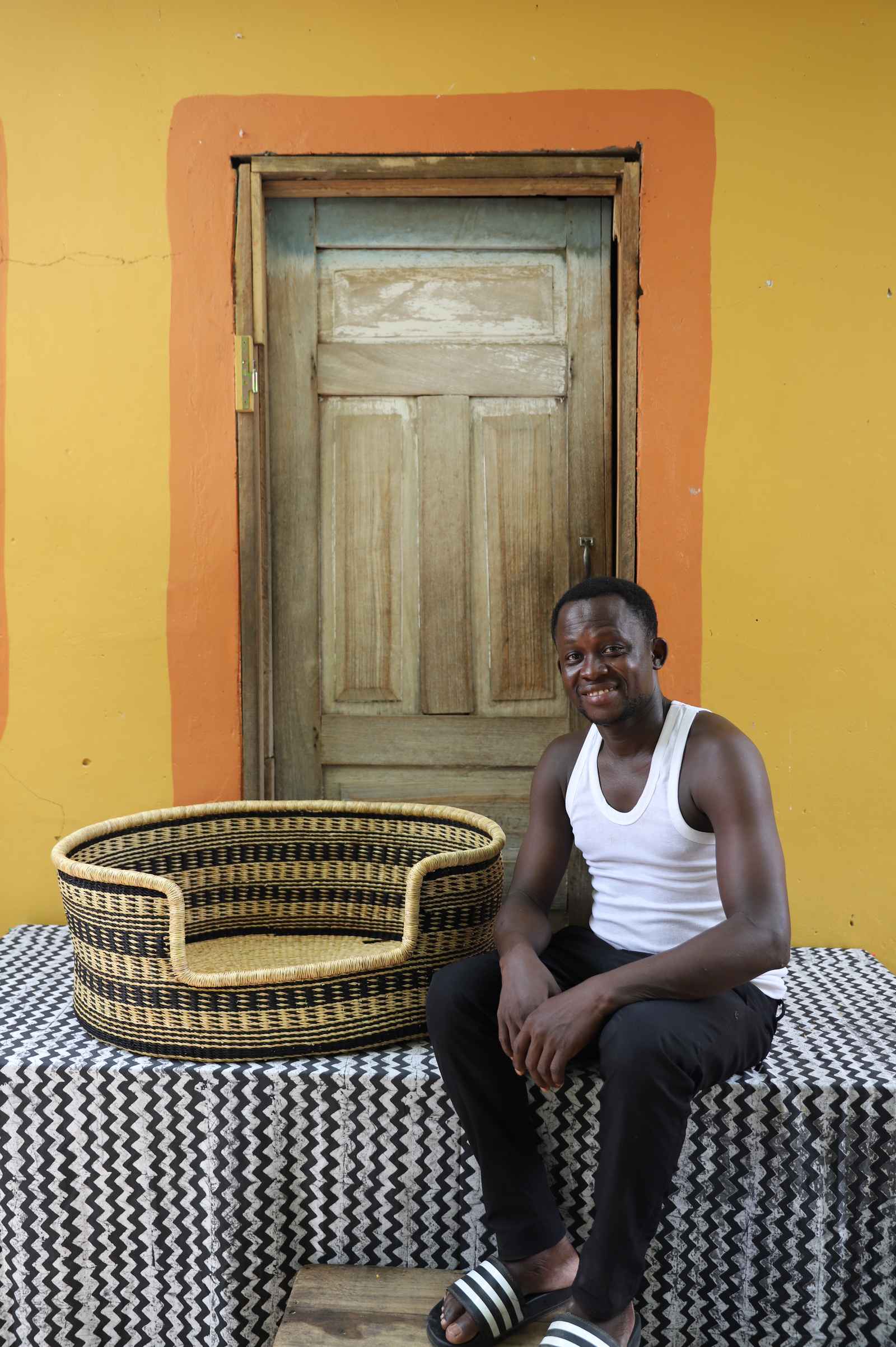 Woven pet bed in elephant grass, 65 cm across, roomy enough for a cushion.